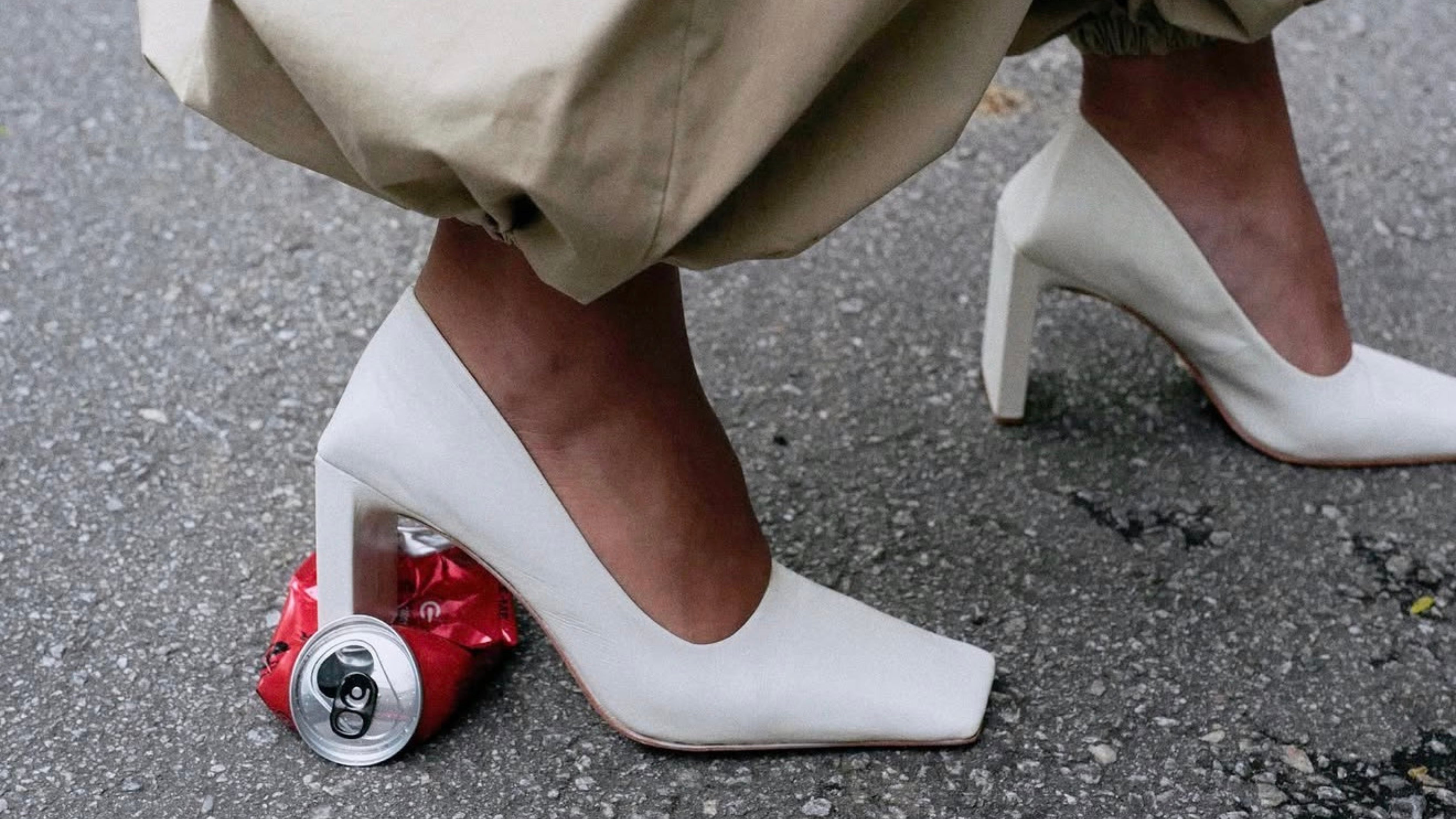 Scarpin branco de bico quadrado e salto alto, look de street style — blog Francesca, Marca Registrada