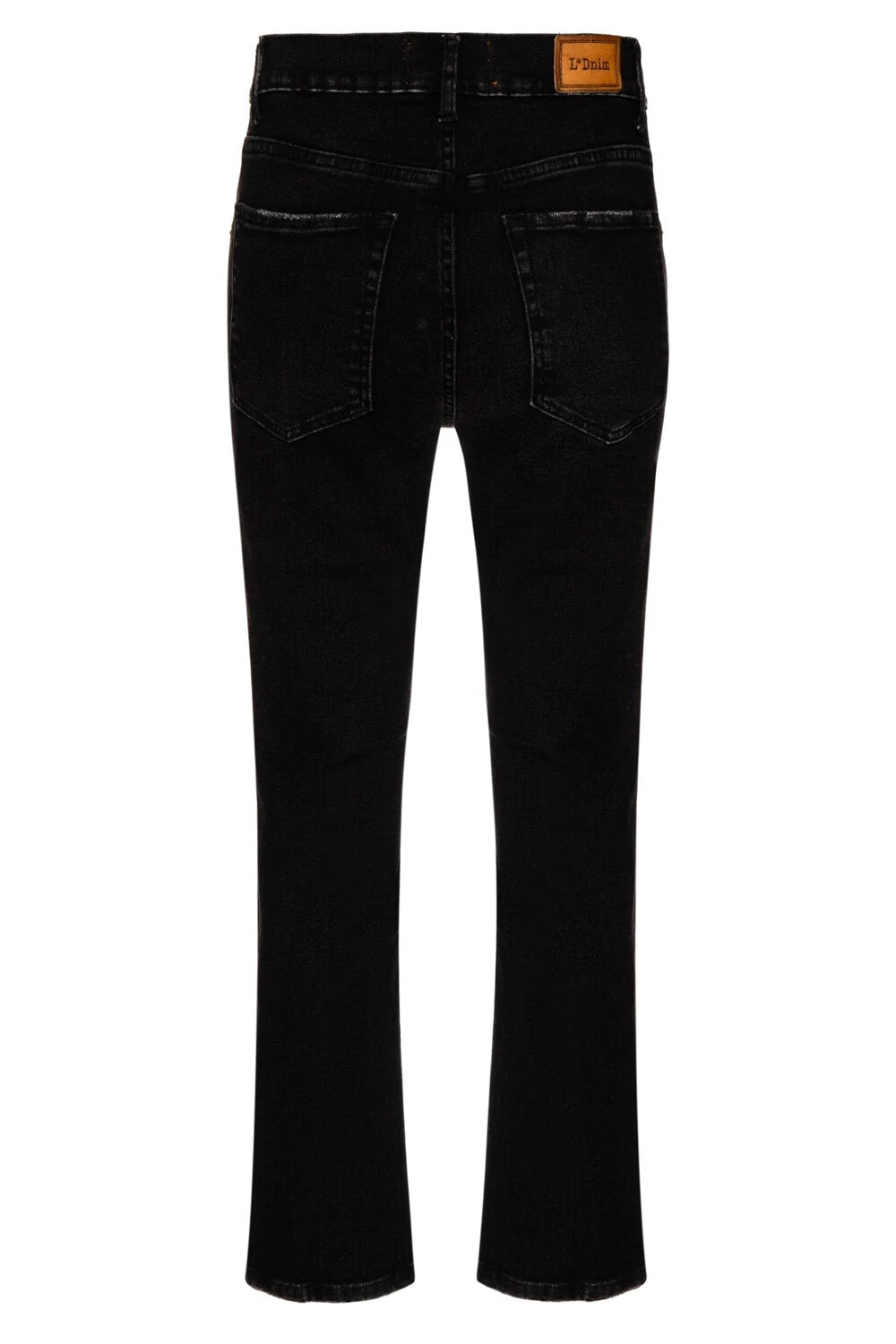 Vista traseira da Calça Cropped L•Dnim em jeans preto com modelagem reta ajustada