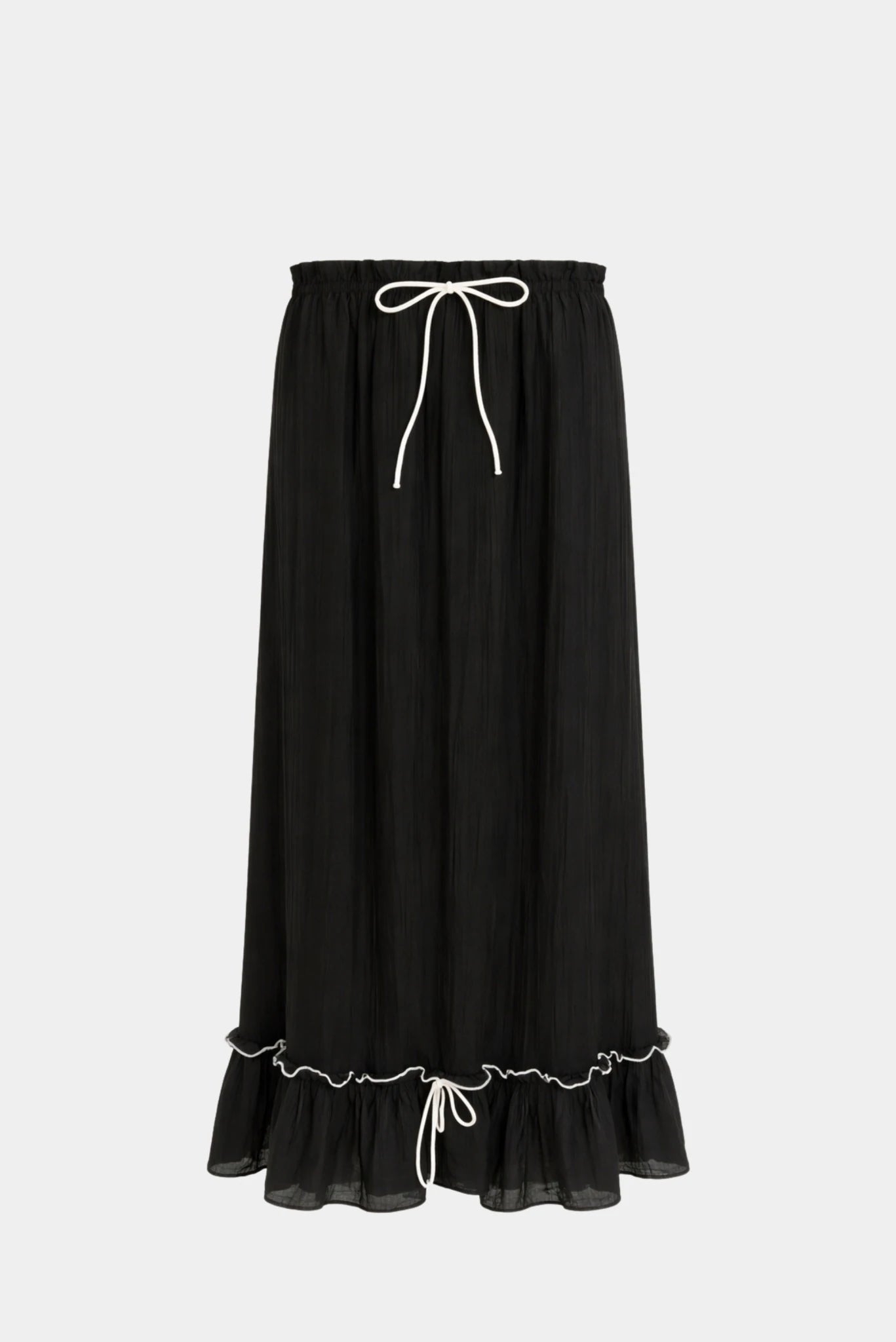 Vestido Marina Gaia preto com amarração contrastante e barra franzida com babado