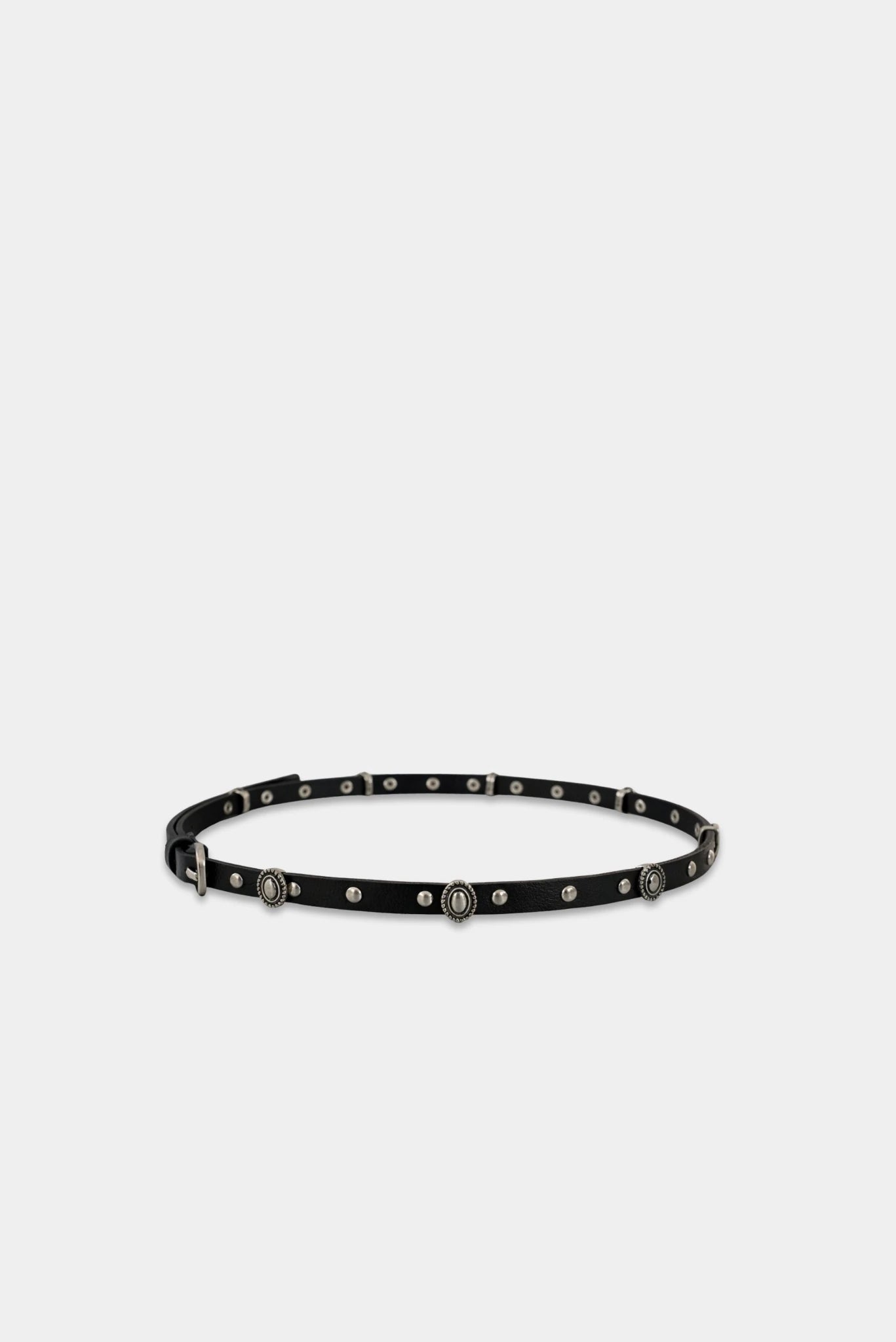 Cinto fino preto Bold Gaia com tachas metálicas e aplicações ovais decorativas