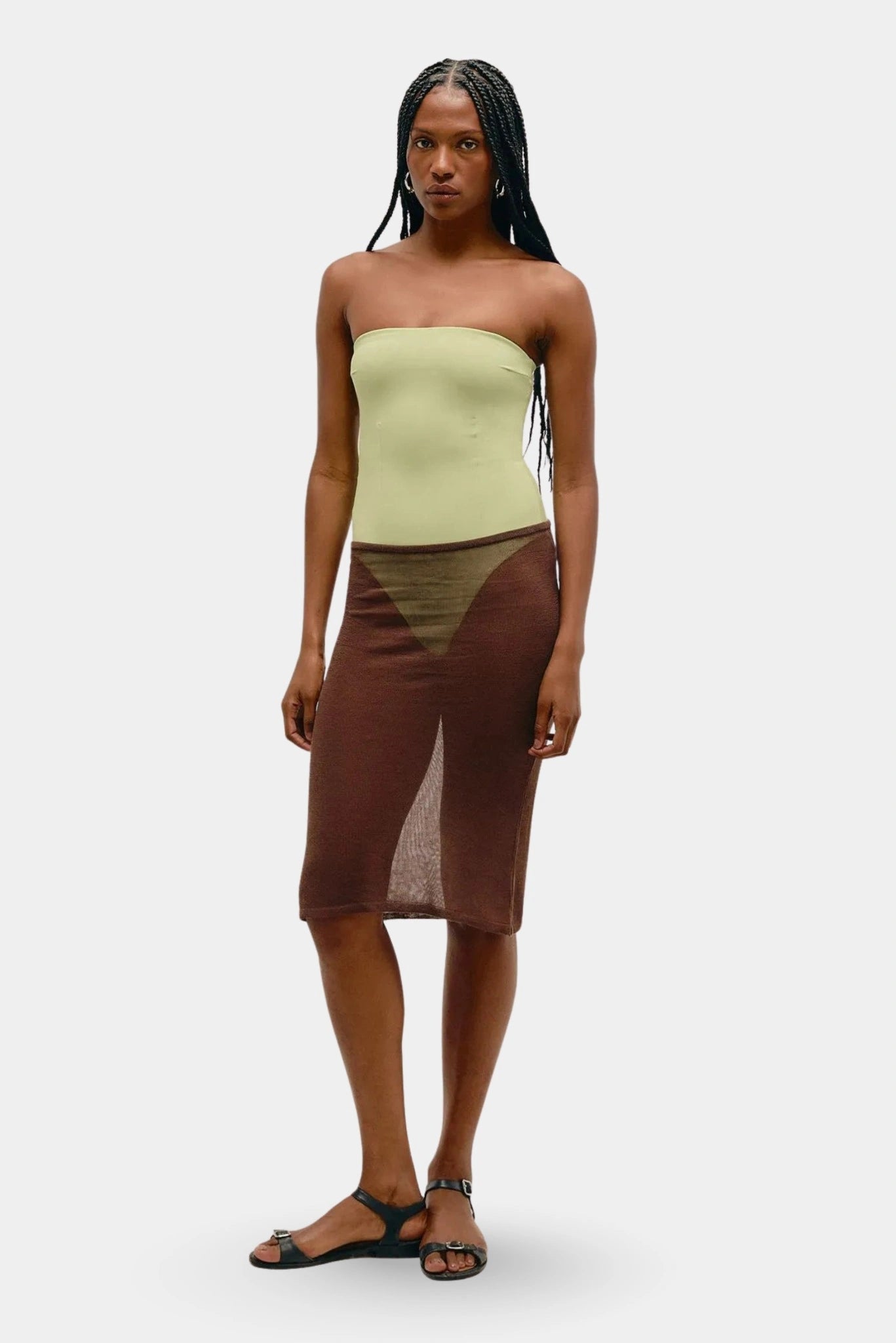 Saia Sofia Haight em tricot marrom translúcido com modelagem midi ajustada