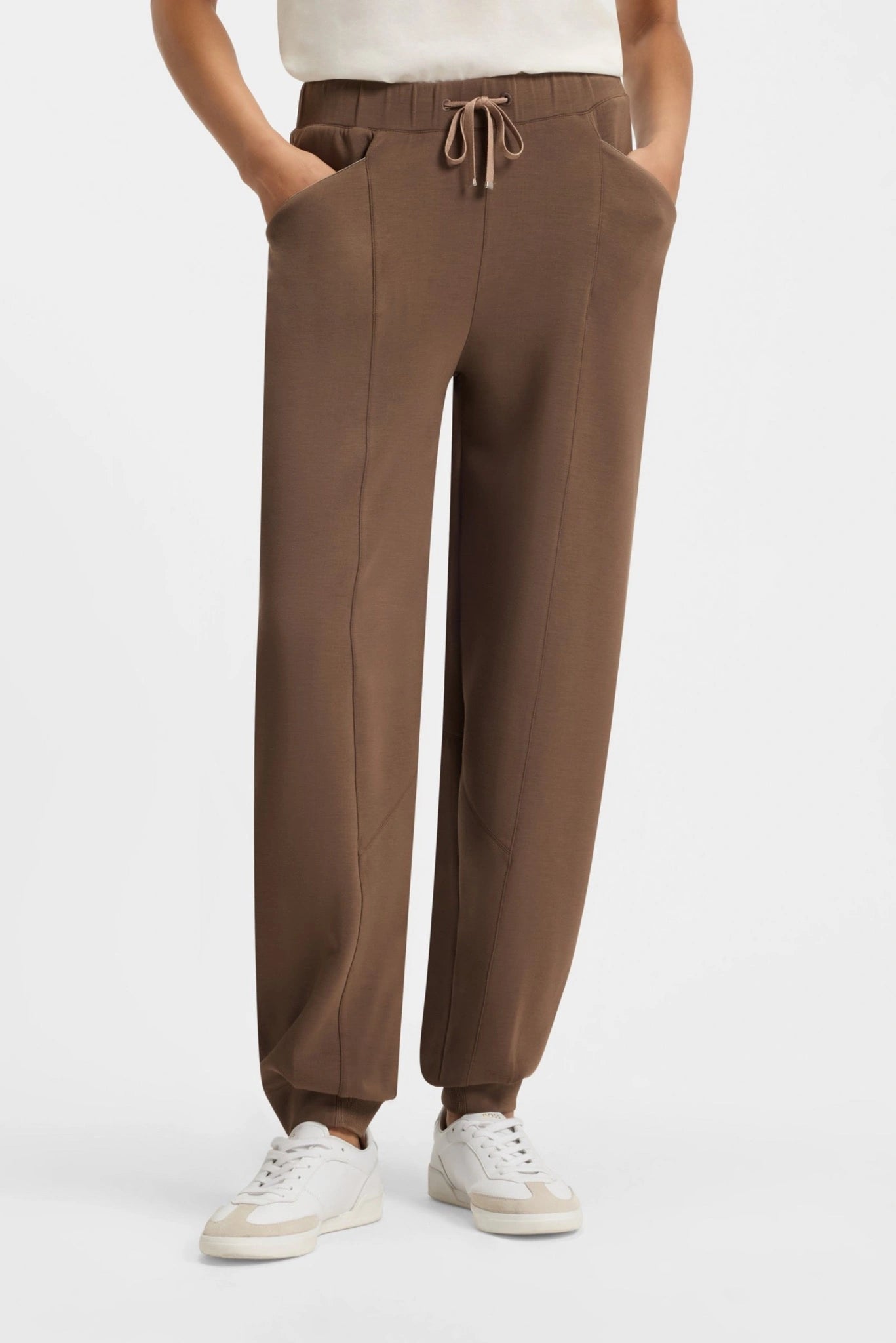 Calça Malha Edarea Hugo Boss marrom com bolsos laterais e cordão na cintura