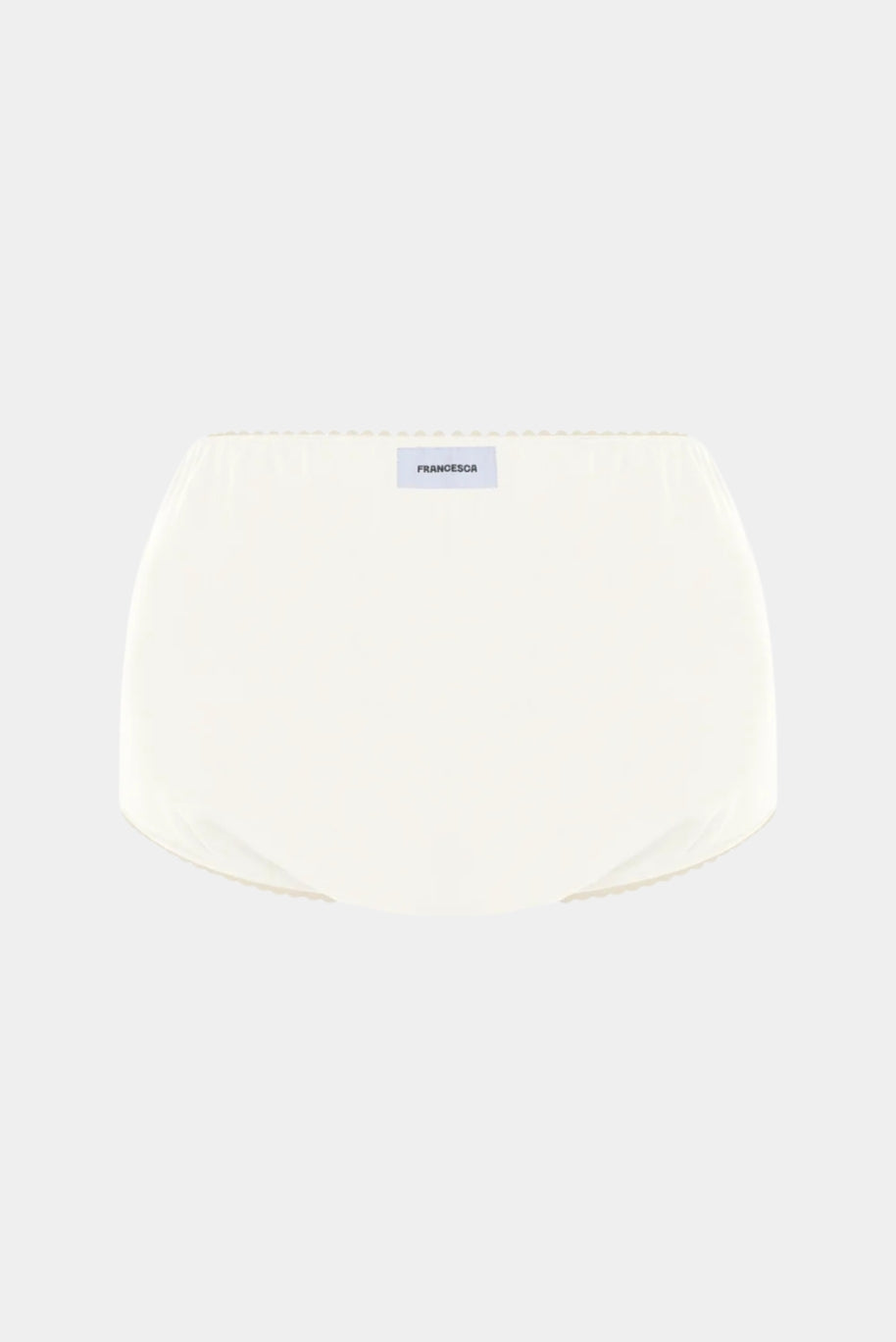 Hot Pant Satin Francesca off-white com modelagem clássica e acabamento suave