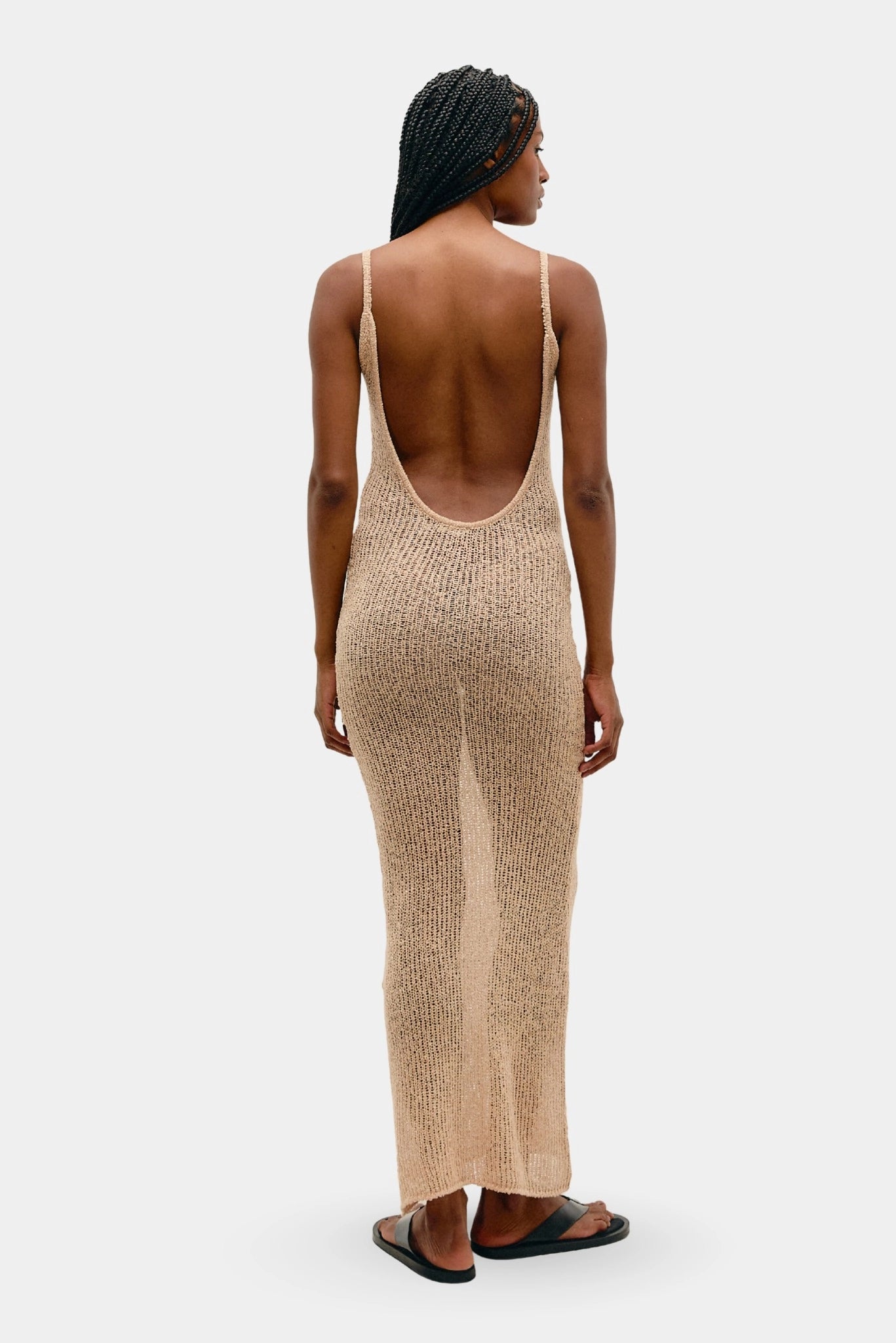 Vestido Isla Haight em tricot bege com costas abertas e comprimento longo