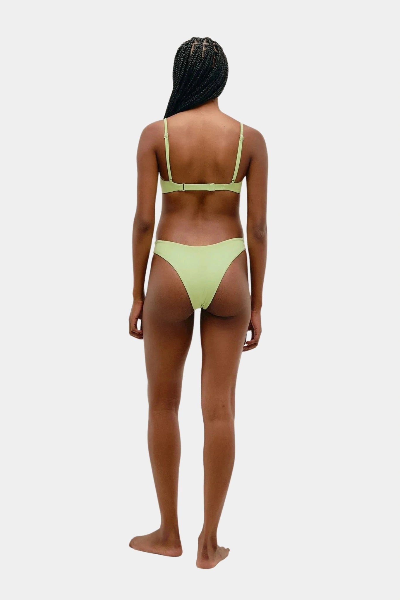 Costas da calcinha Leila Haight verde-claro com modelagem cavada