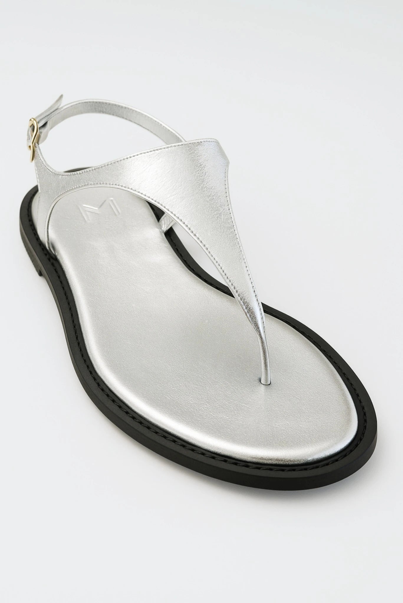 Flat Couro Kita MR prata metalizada vista superior com design clean e sofisticado