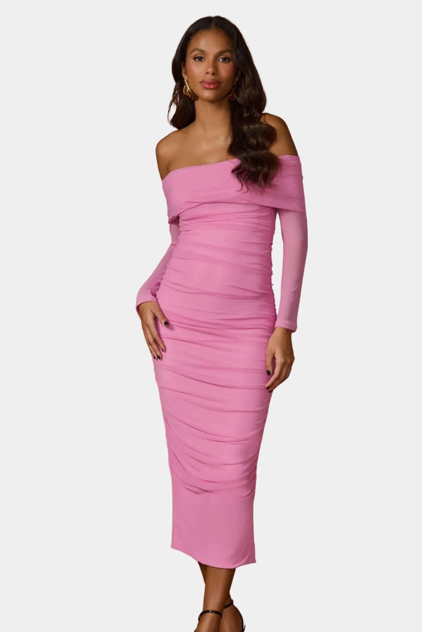 Vestido Midi Julia Fabulous em tom rosa com silhueta ajustada e acabamento drapeado