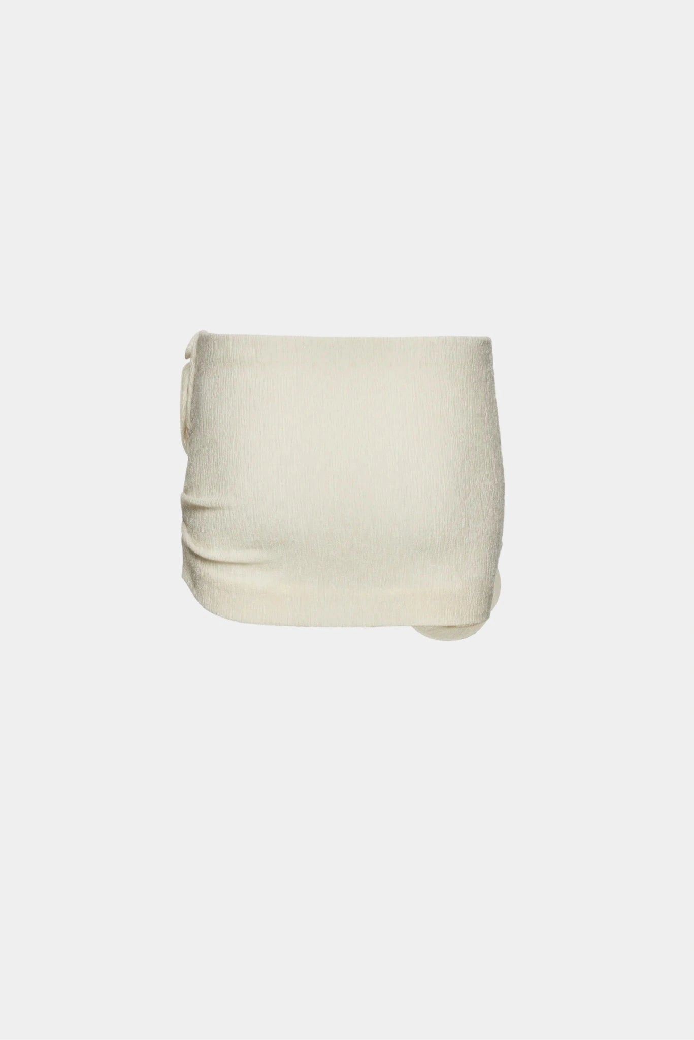Costas de saia mini off-white com modelagem ajustada e acabamento texturizado