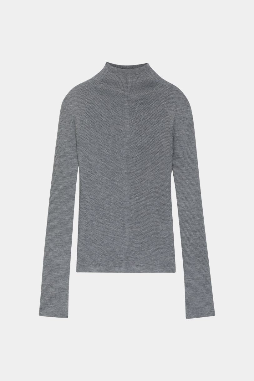 Tricot Foliora Hugo Boss cinza com gola alta e mangas longas em fundo neutro