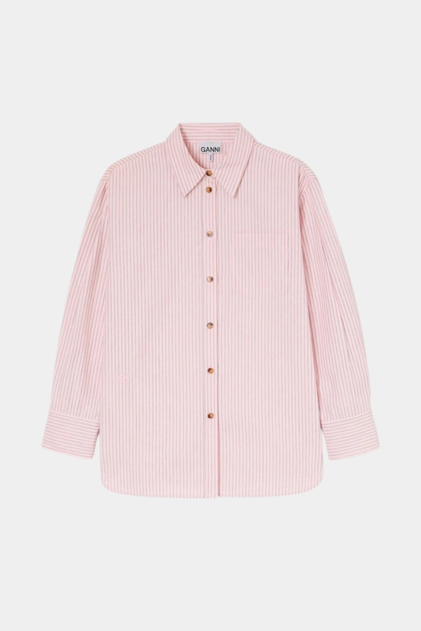 Camisa Oxford Ganni rosa listrada com gola clássica, mangas longas e fechamento por botões