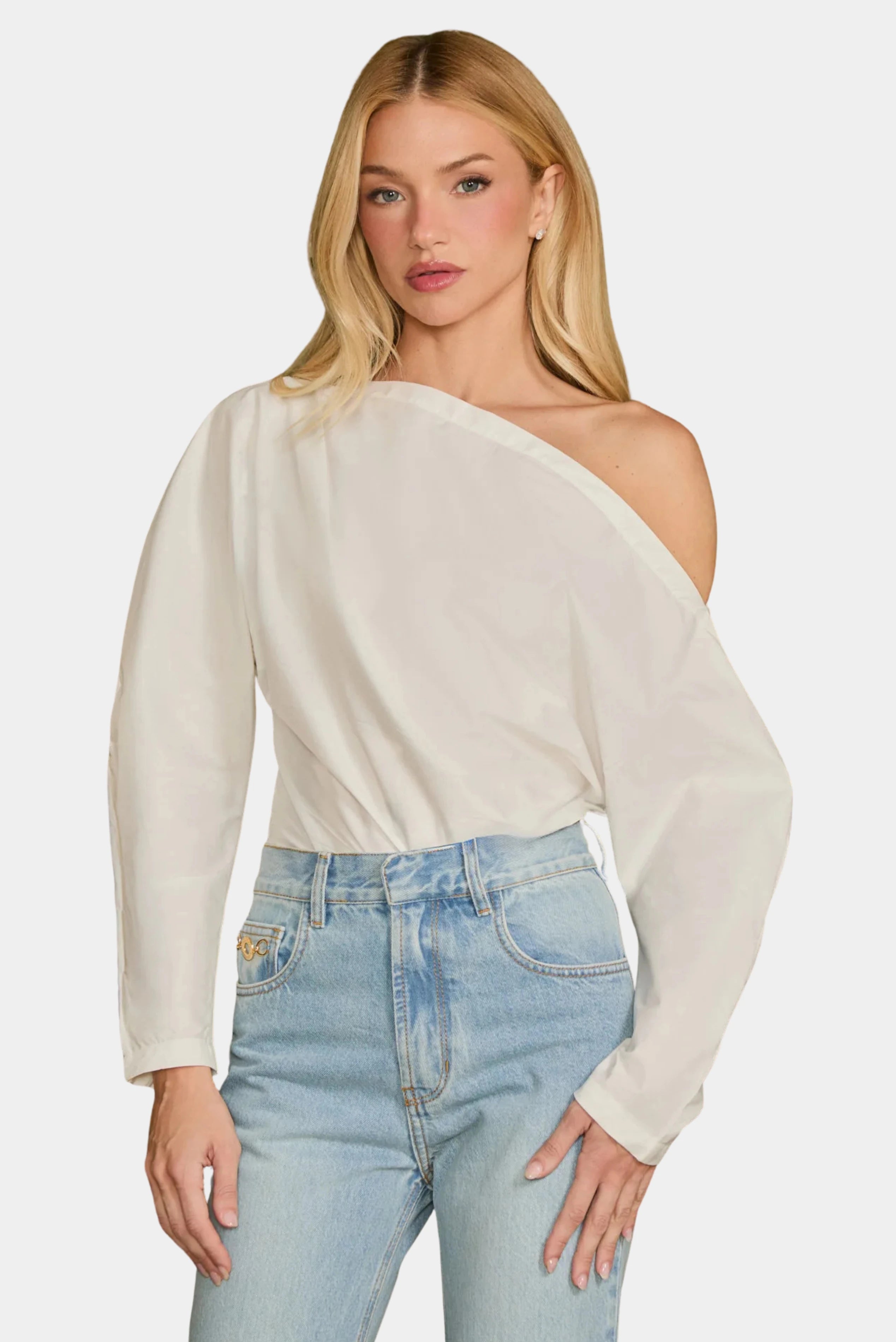Blusa Sara off white em tricoline com decote ombro a ombro e modelagem acinturada