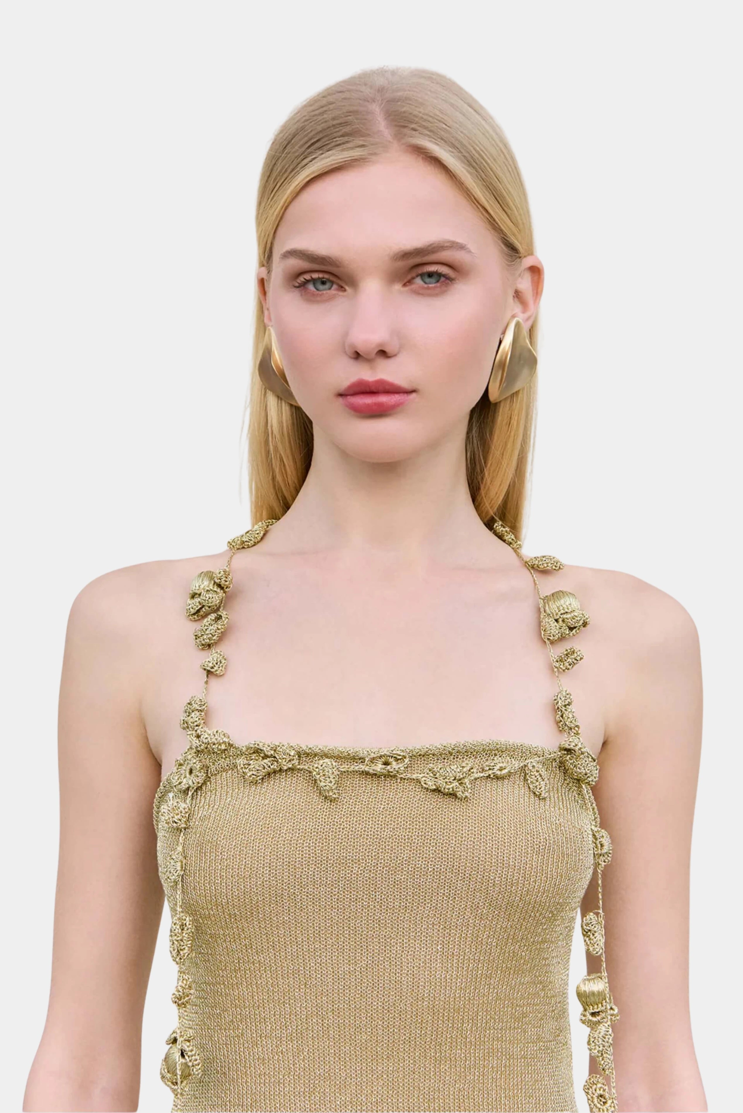 Vestido dourado Cult Gaia com decote reto e alças delicadas texturizadas