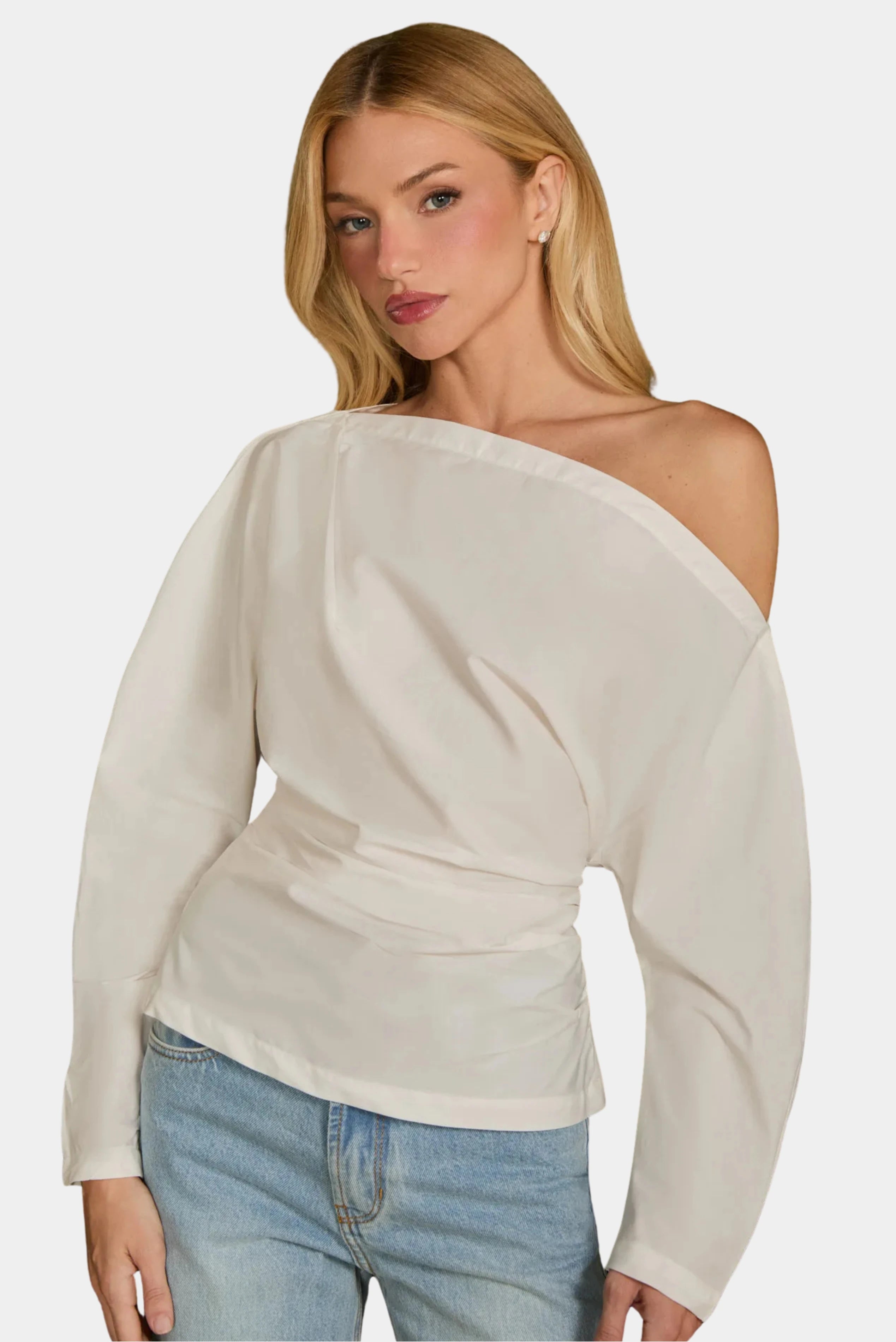 Close da Blusa Sara off white em tricoline com decote ombro a ombro