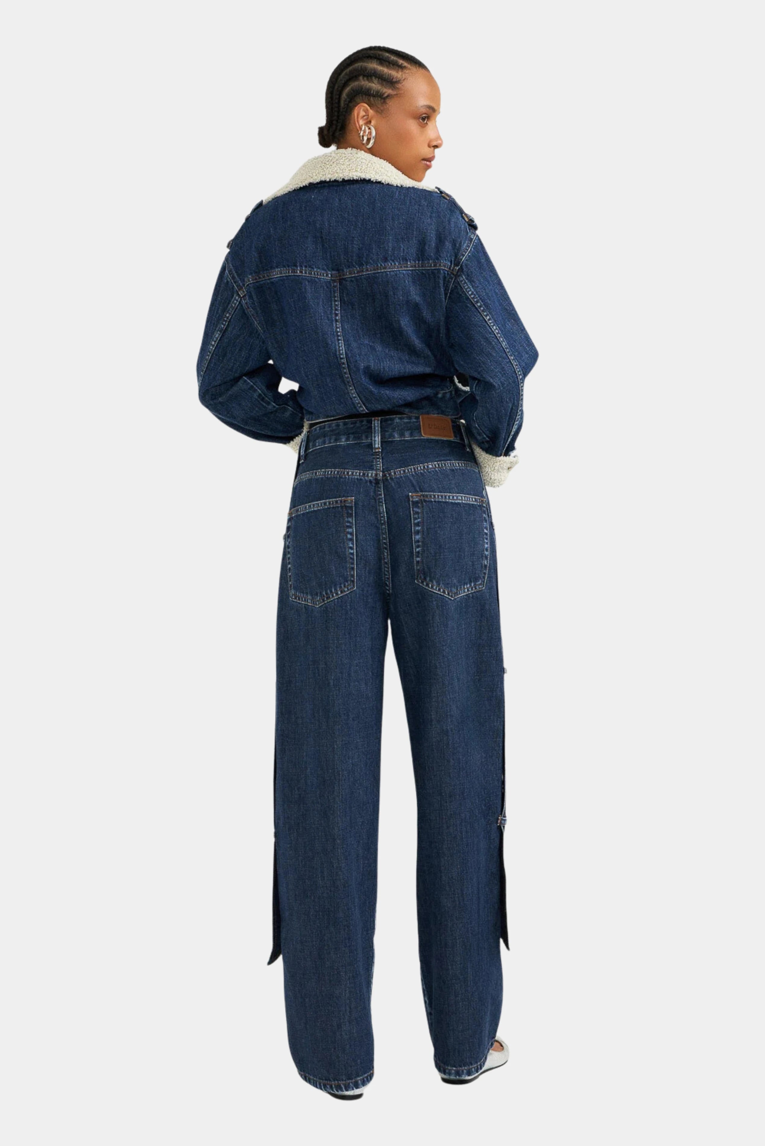 Vista traseira de calça jeans baggy azul Ldnim com modelagem ampla