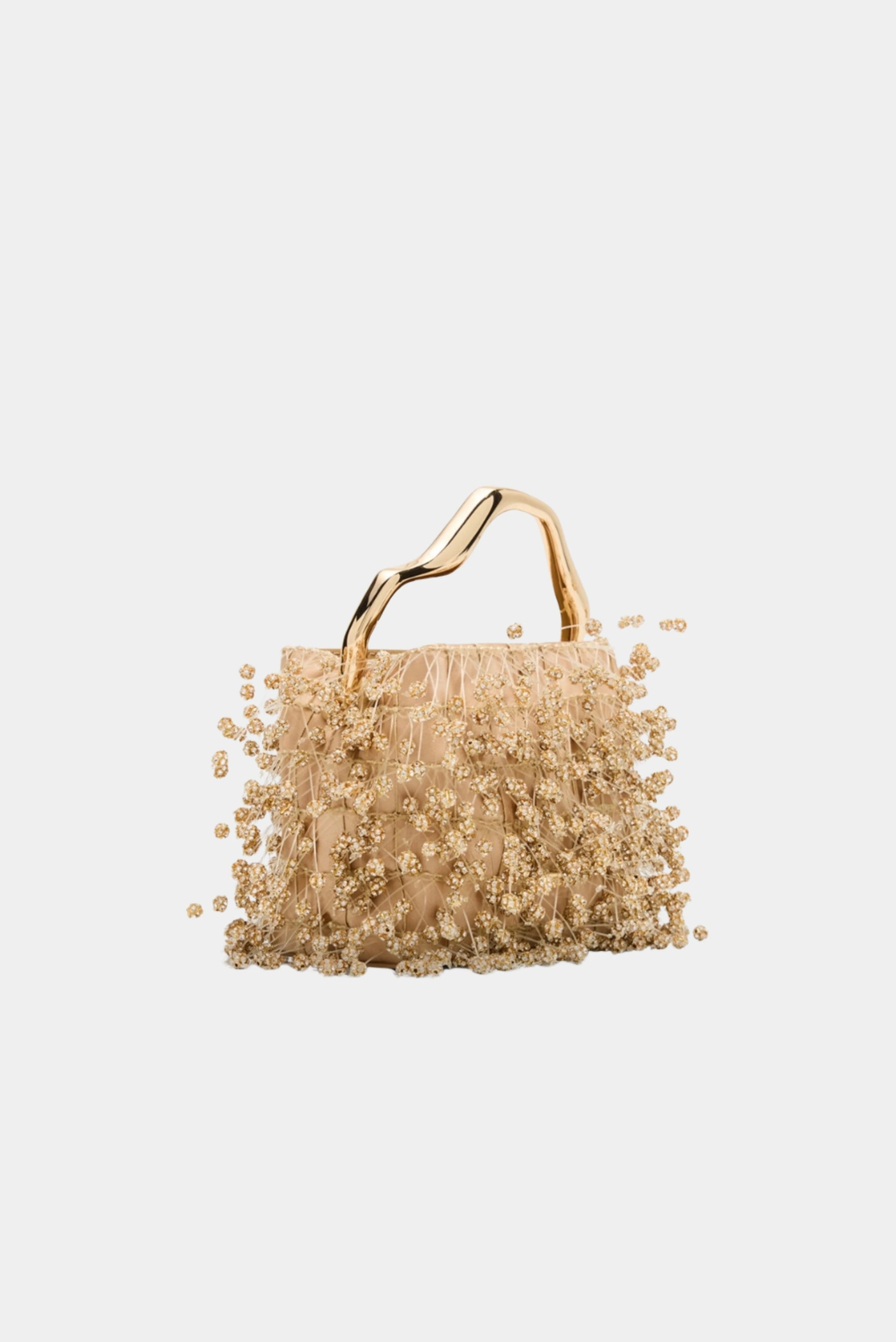 Bolsa Mini Solene dourada com pedrarias e estrutura metálica escultural