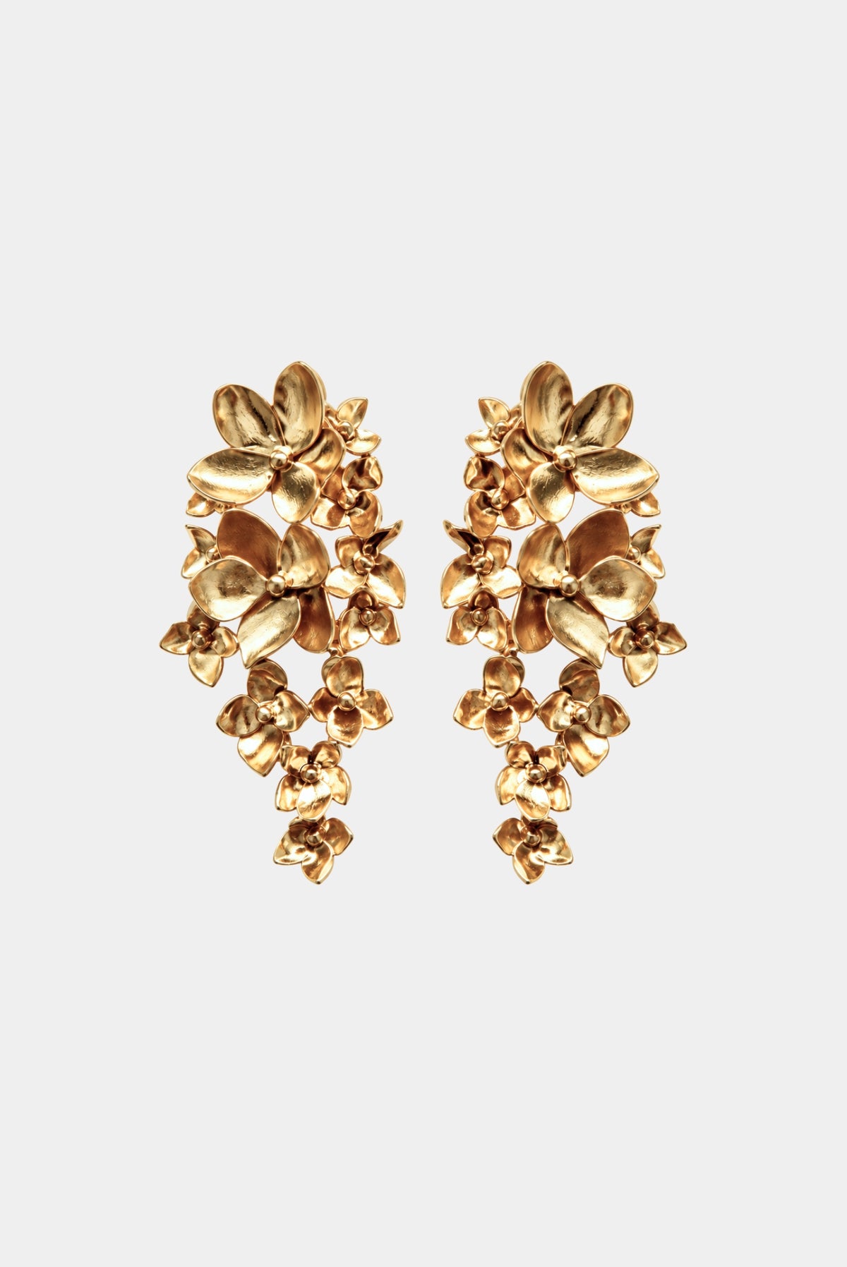 Brinco Pendente Floral Coralina Azuma em dourado com detalhe floral