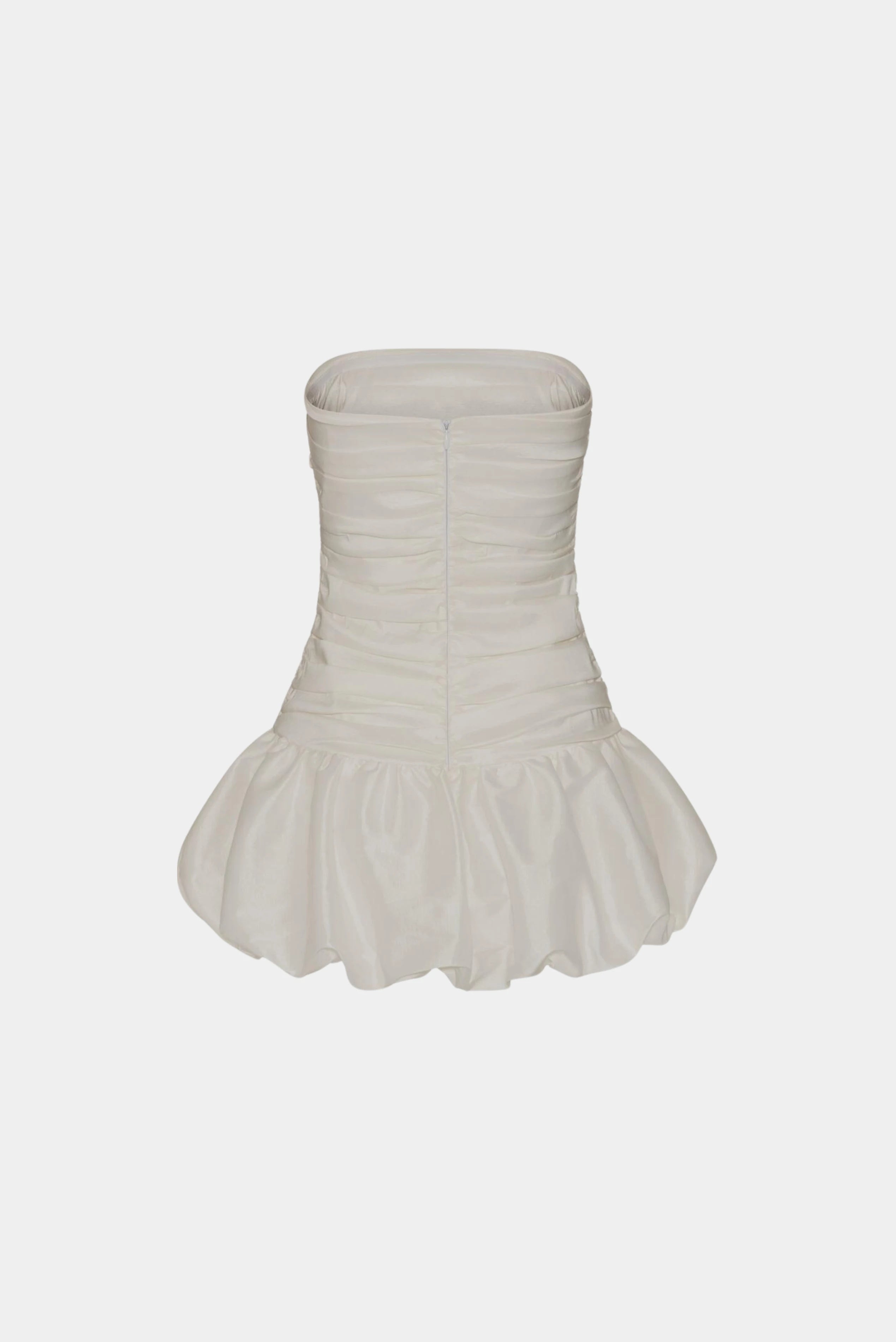 Costas de vestido curto balonê off white tomara que caia com drapeado e fechamento central