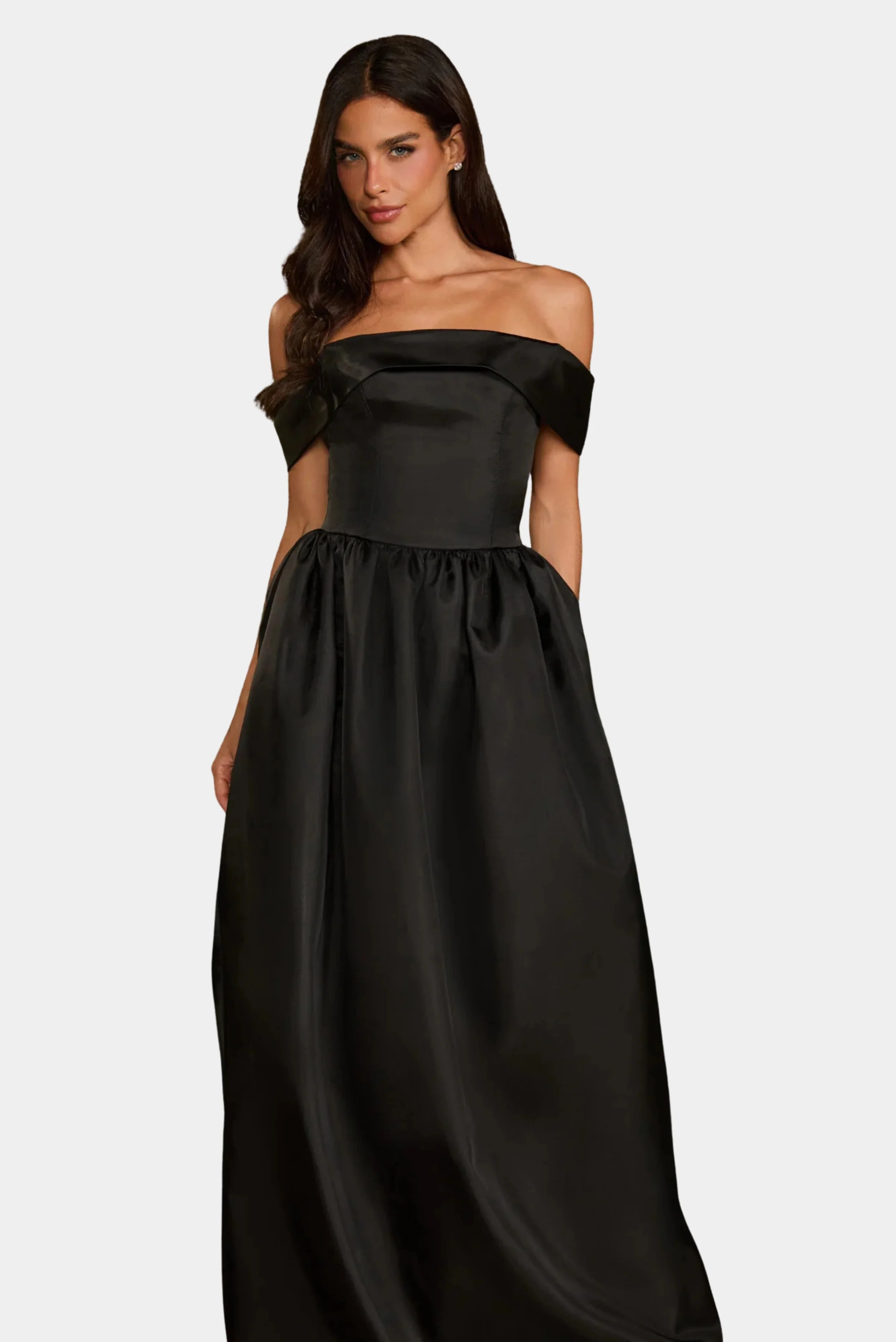 Vestido longo preto Giulia Fabulous com decote ombro a ombro, corpo estruturado e saia ampla