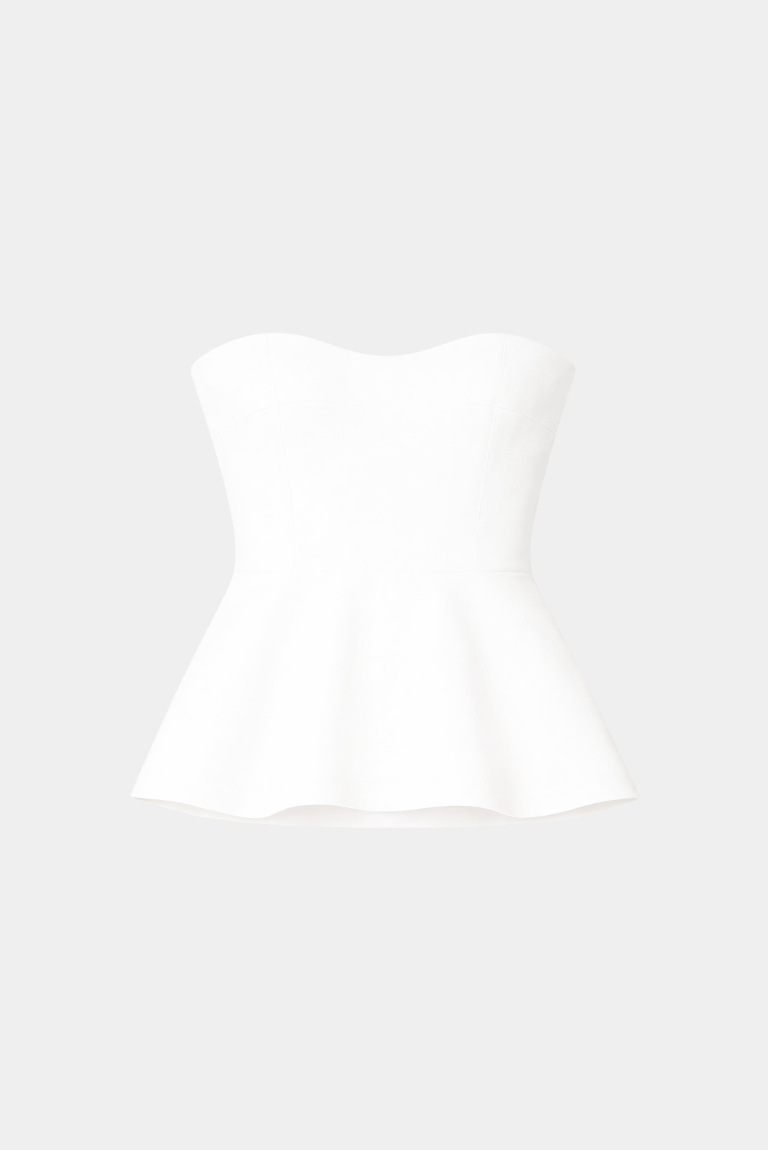 Blusa Tyra Fabulous off white com modelagem estruturada, decote tomara que caia e barra evasê