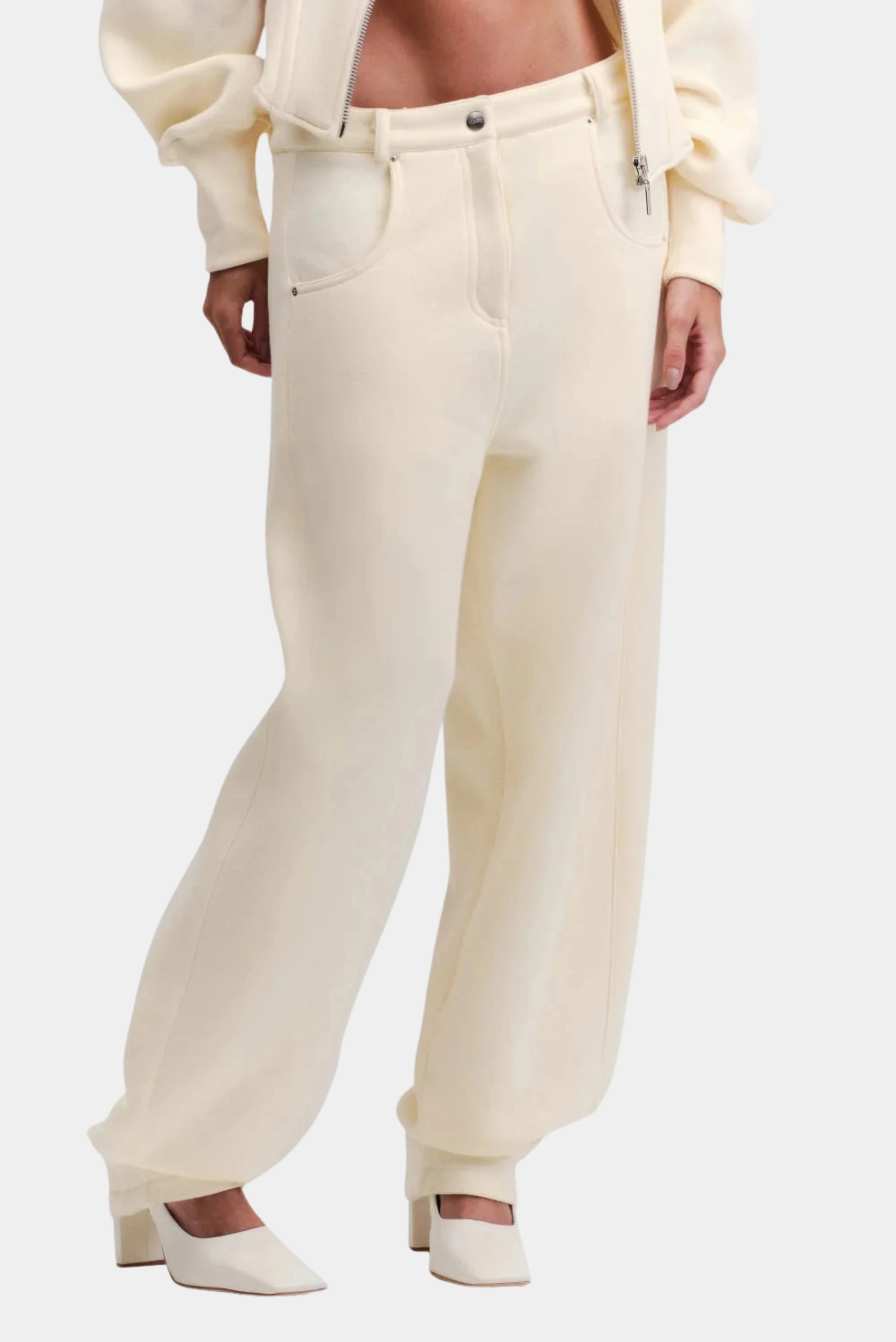 Calça Framed Francesca off white com bolsos frontais e modelagem reta ampla