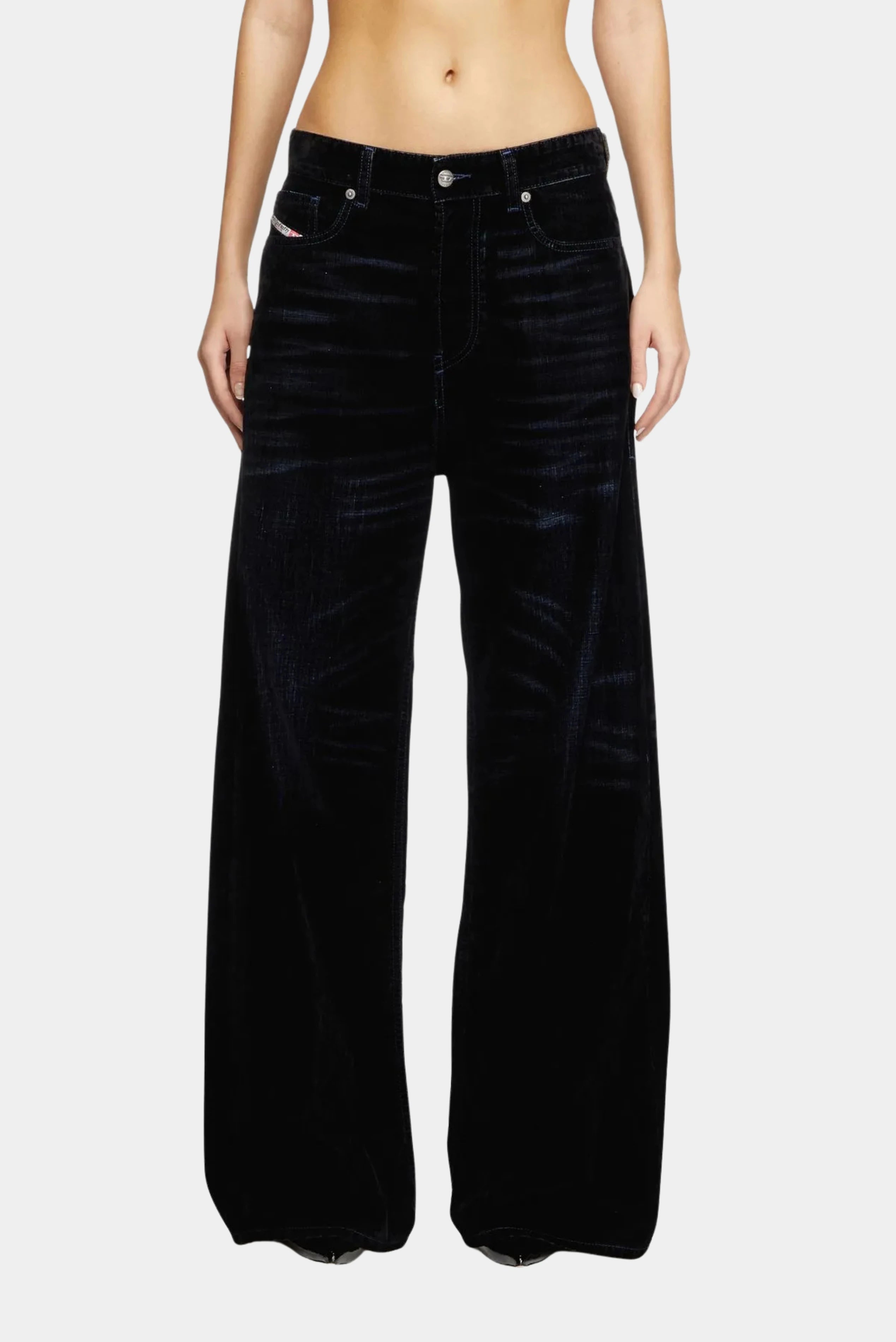 Calça jeans Diesel preta com modelagem relaxed e pernas amplas