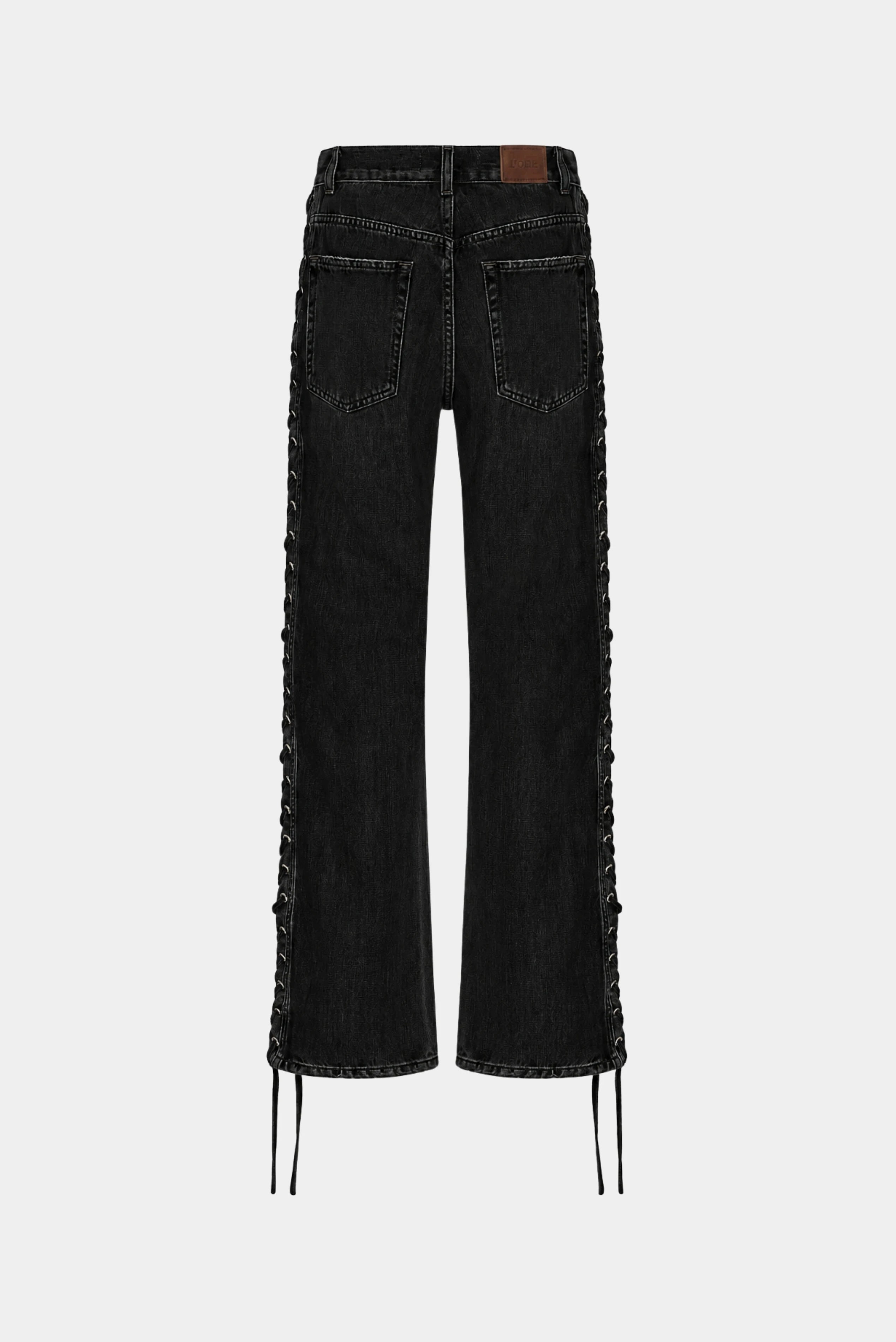 Calça jeans preta reta com bolsos traseiros e amarrações laterais