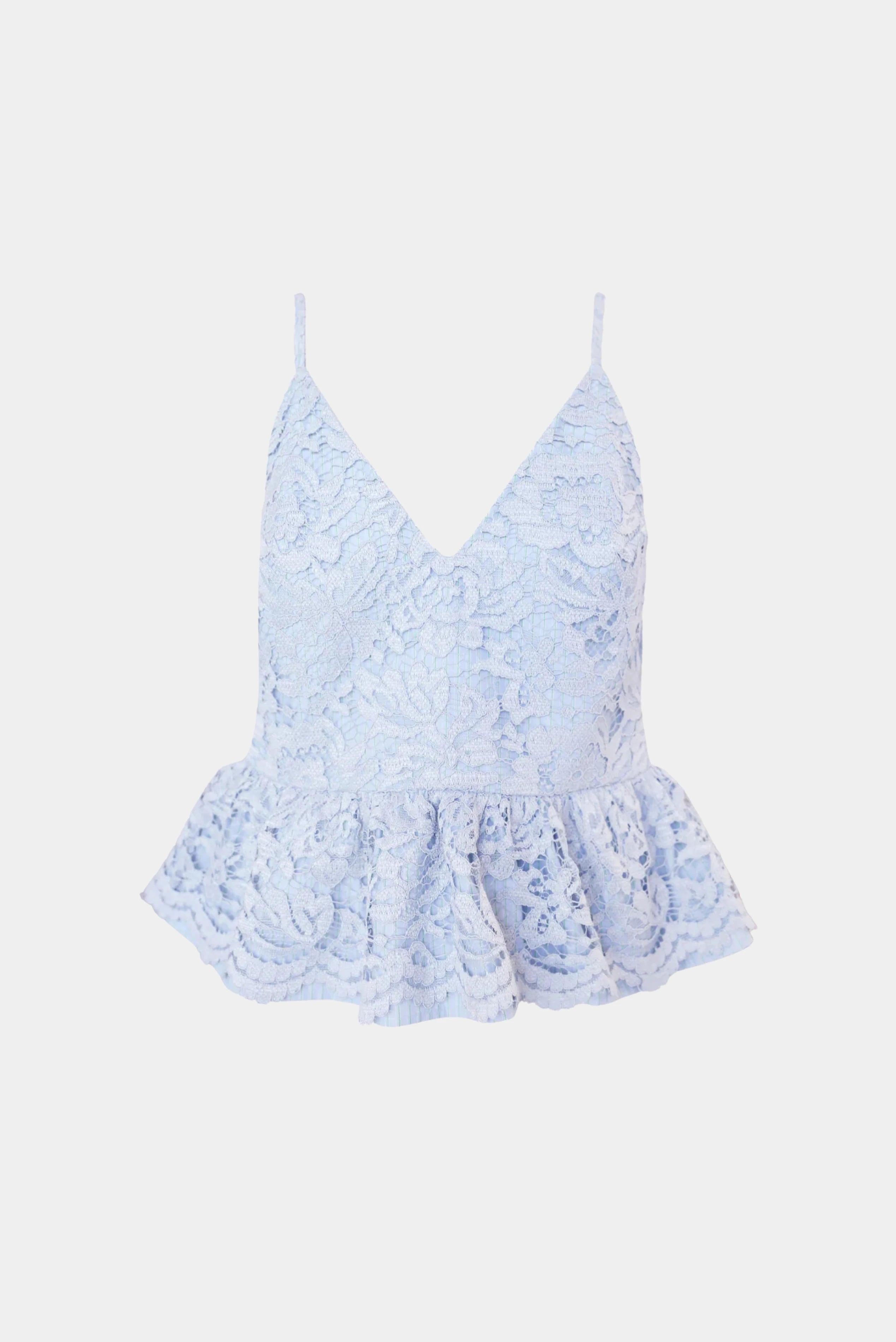 Blusa Peplum Renda Flowers Ostra azul-claro com renda floral, alças finas e barra peplum, em fundo branco.