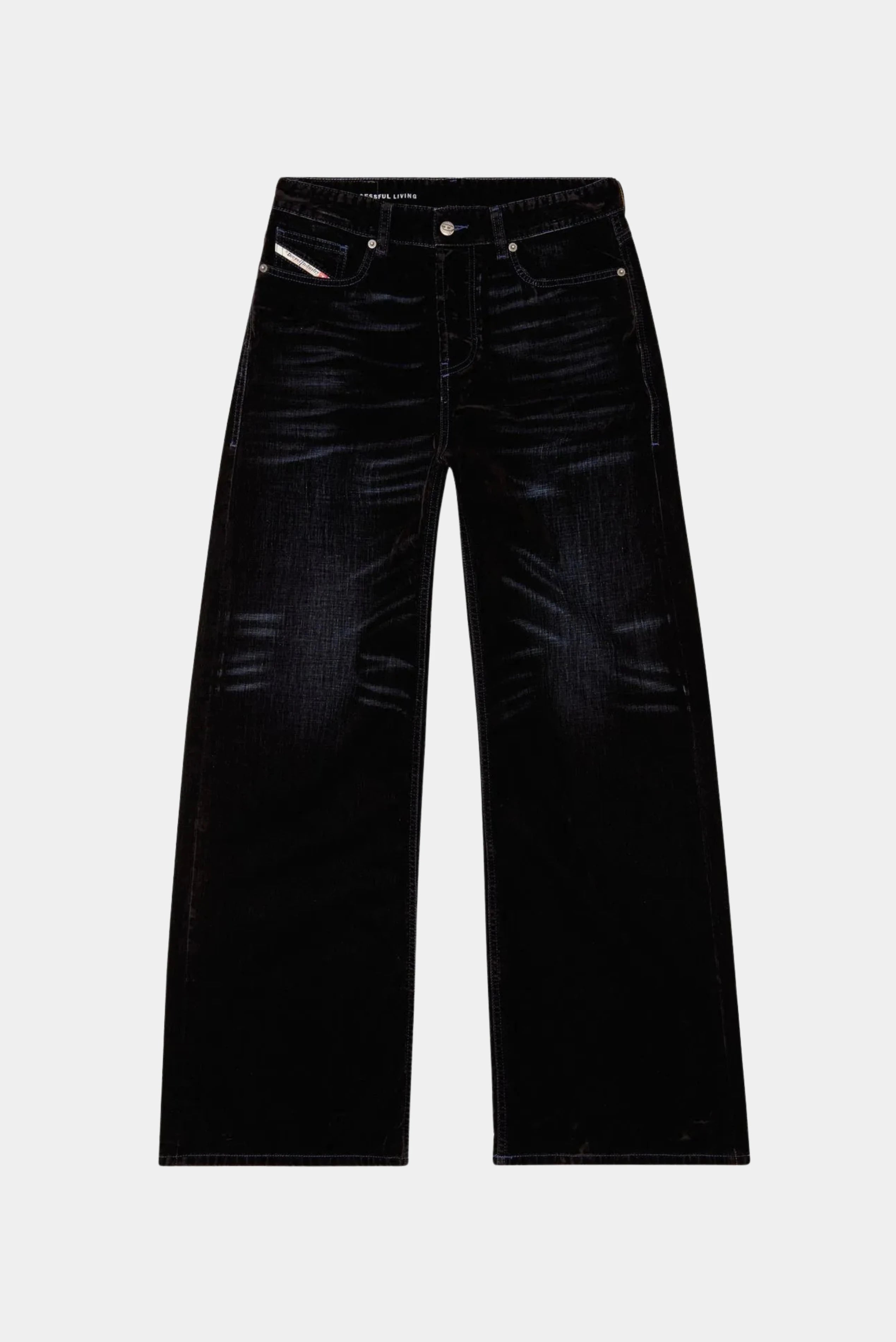 Calça Diesel relaxed preta com lavagem marcada e modelagem reta ampla