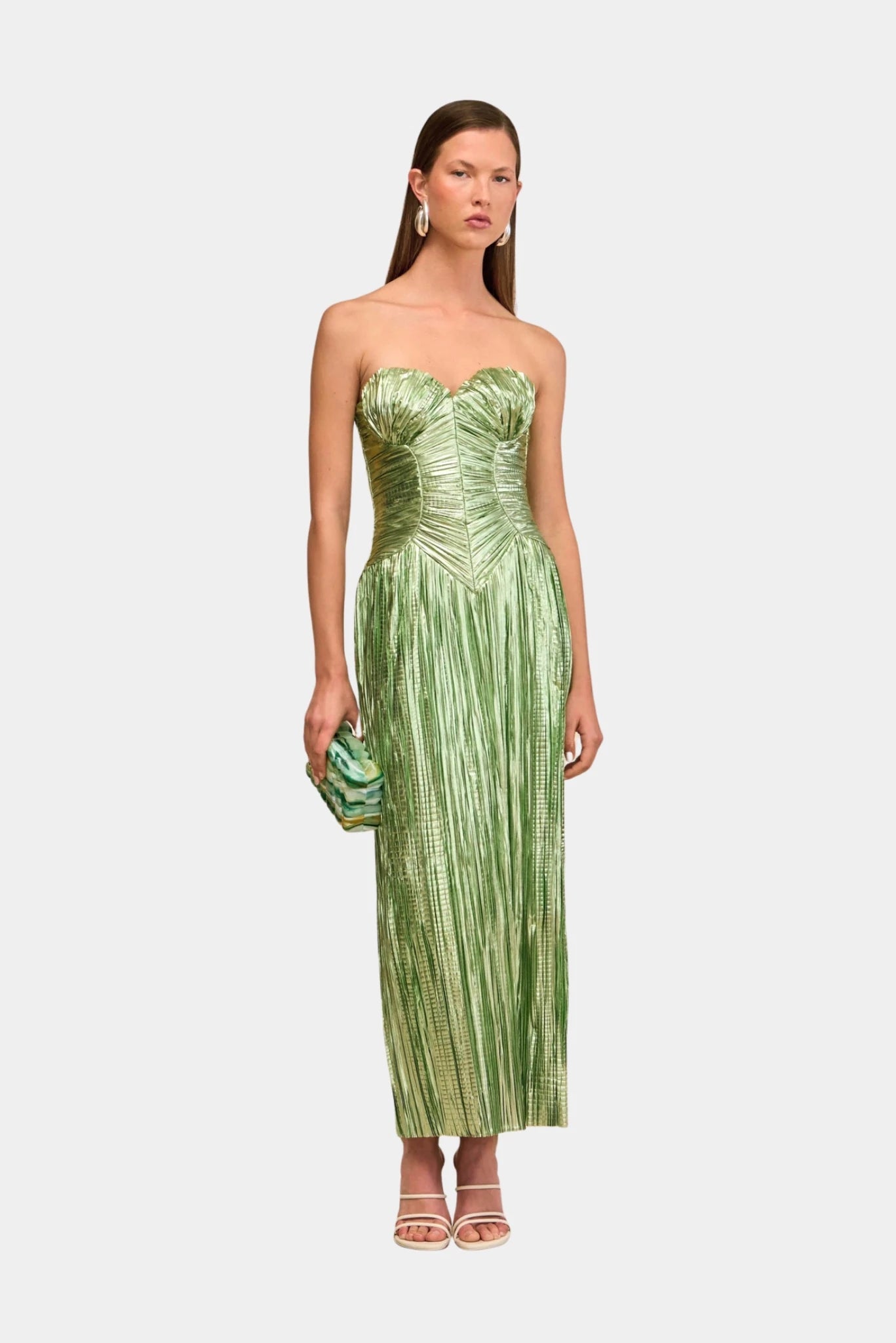 Vestido midi Cult Gaia verde com caimento reto e textura plissada sofisticada