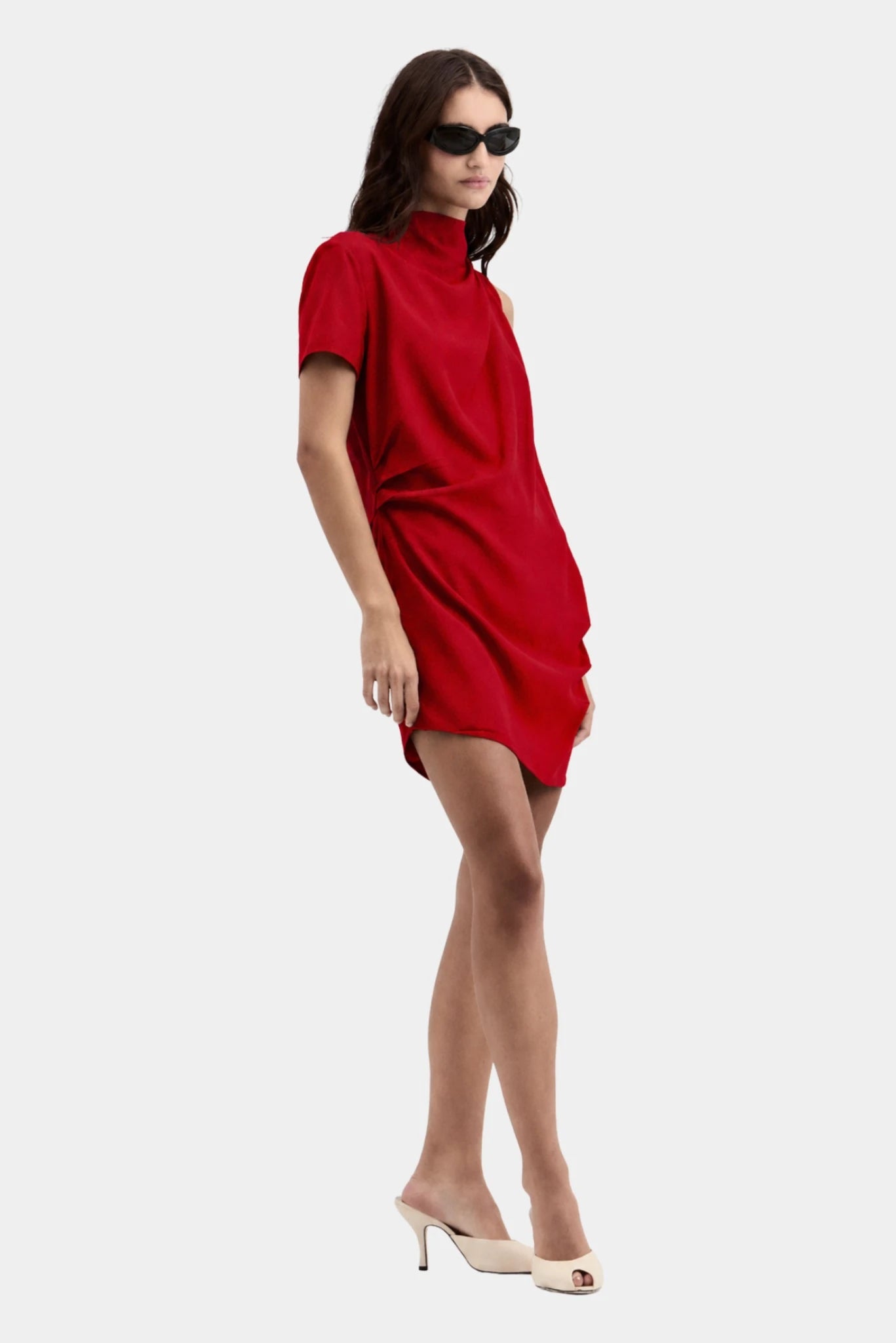 Vestido Juno Mini Francesca vermelho com manga única e caimento assimétrico