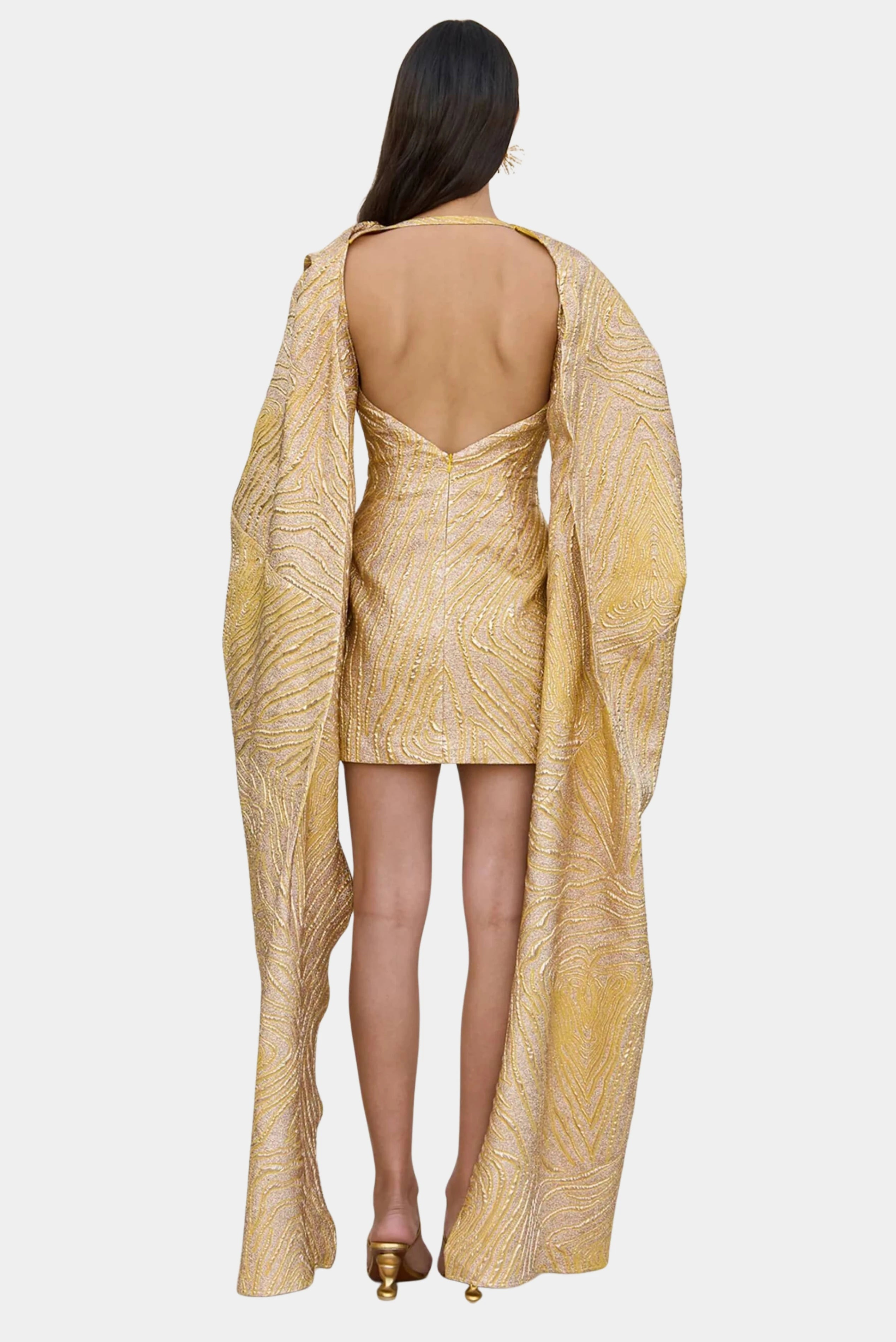 Vestido curto dourado Cult Gaia com decote profundo nas costas e acabamento brilhante