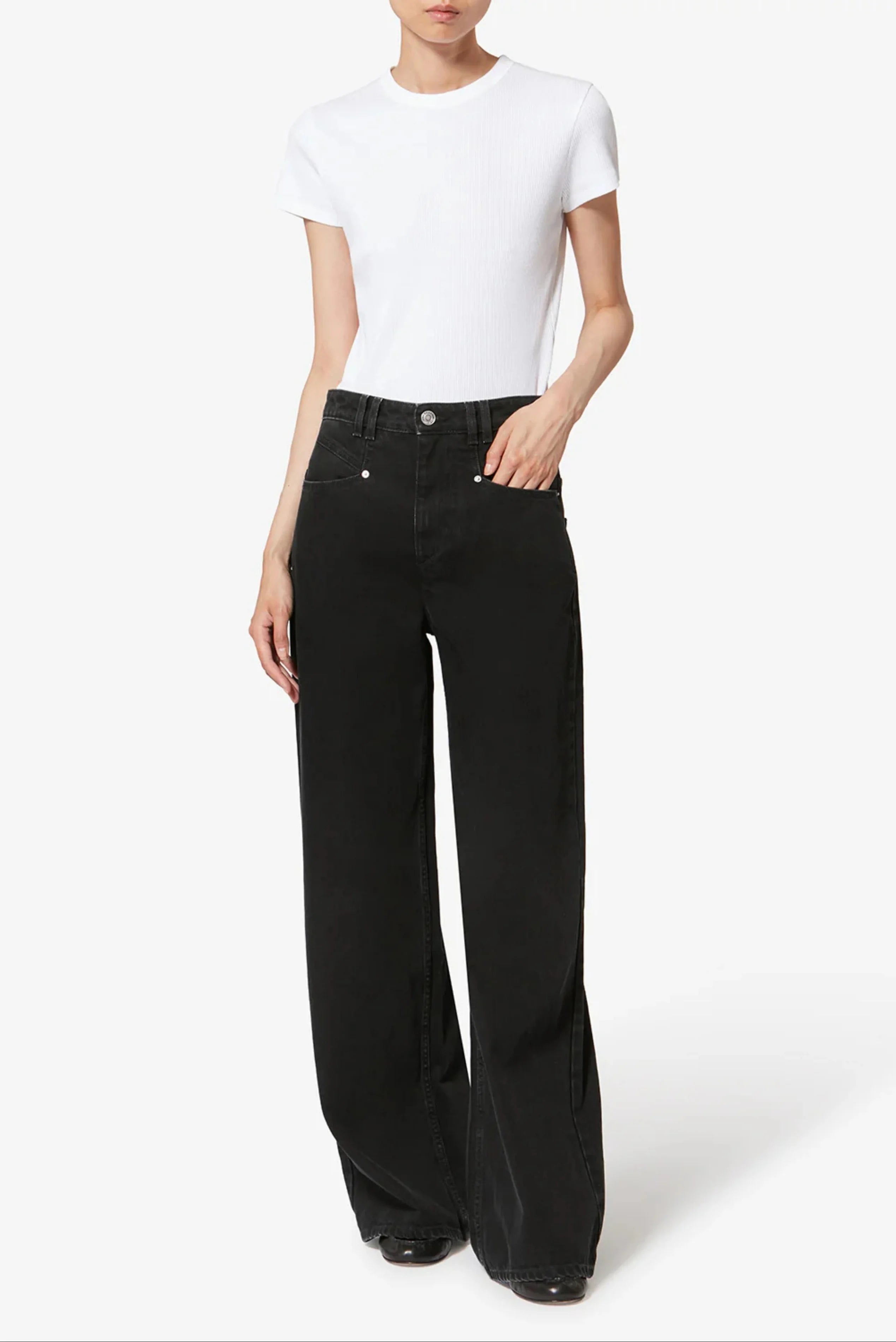 Calça jeans Lemony Isabel Marant preta wide leg em look casual feminino