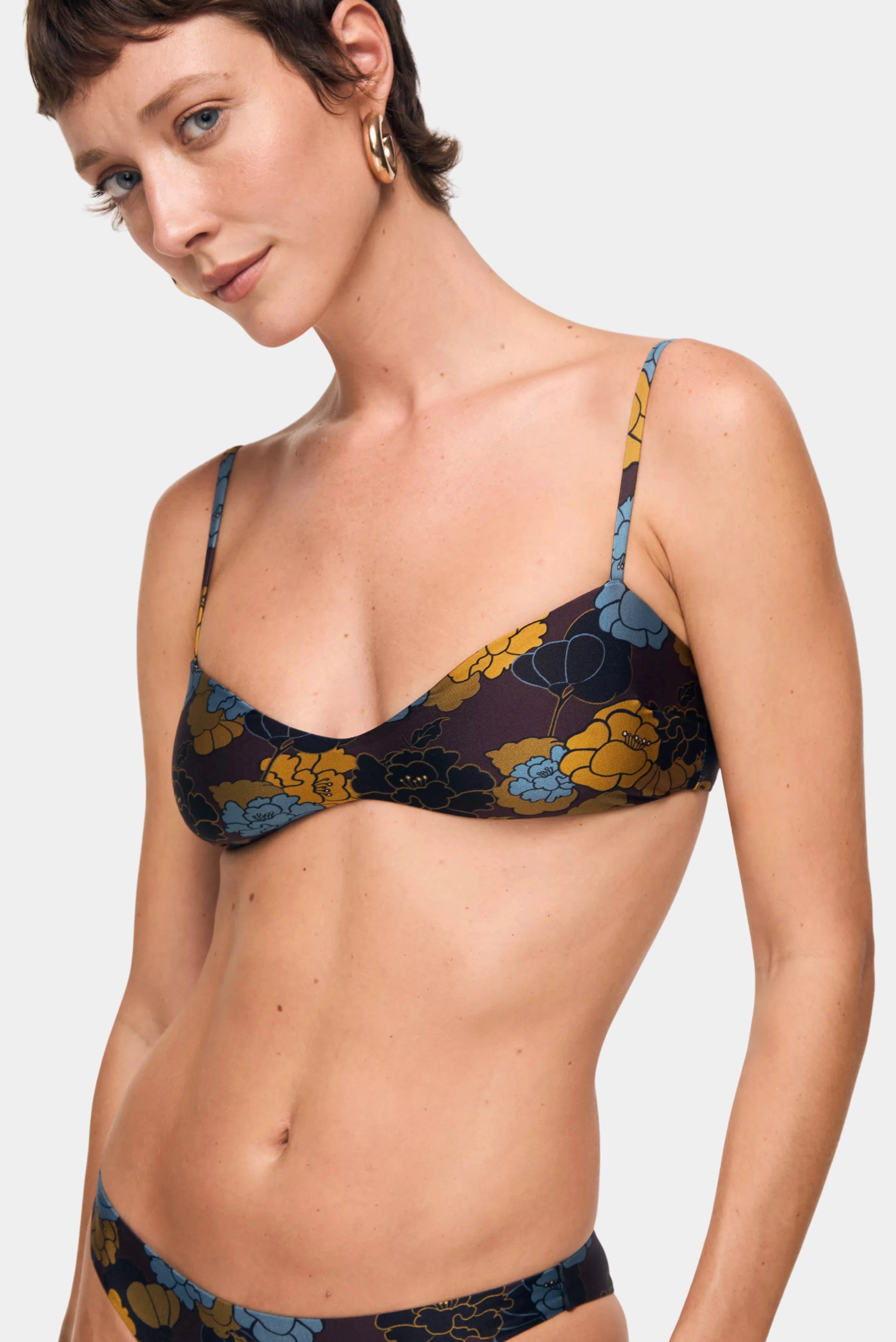 Top biquíni Helena Floral Bloom August com decote reto e estampa floral