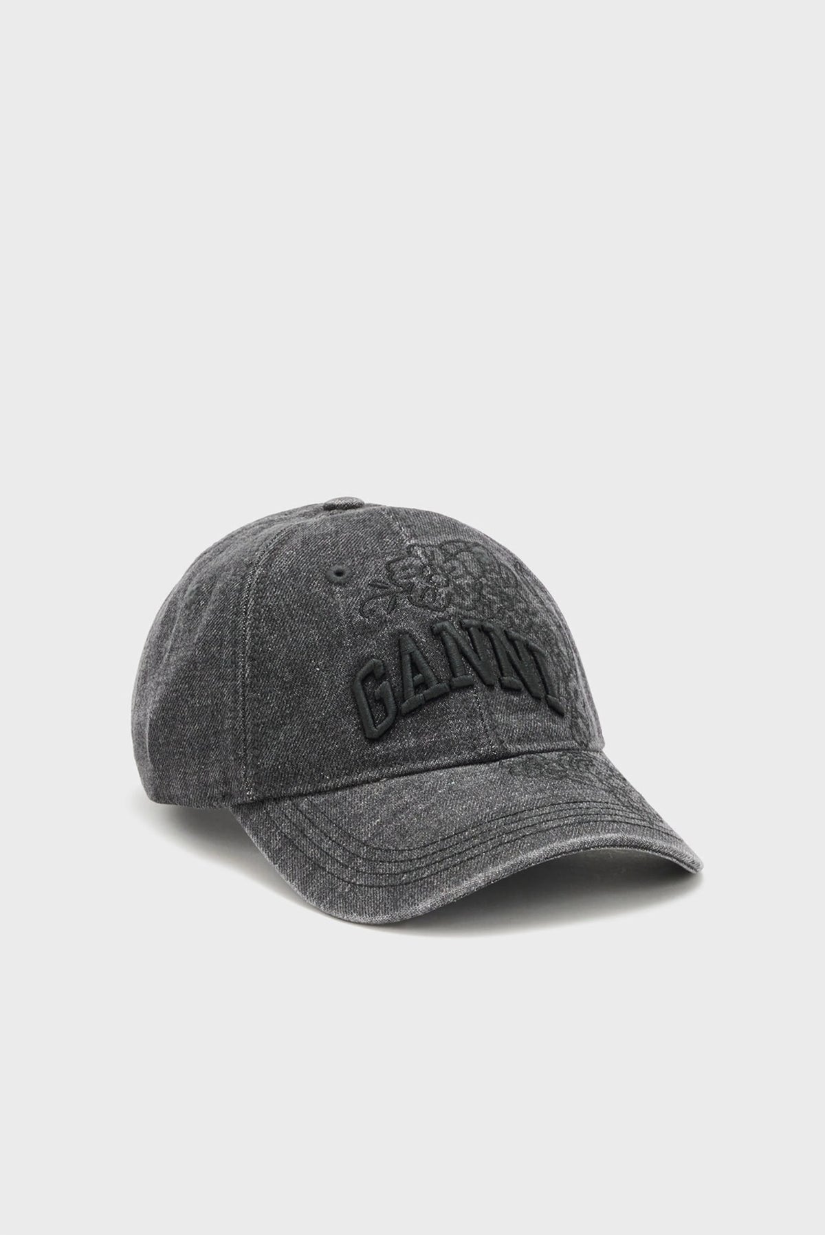 Boné Jeans Lavado Ganni cinza escuro com logotipo GANNI bordado na frente