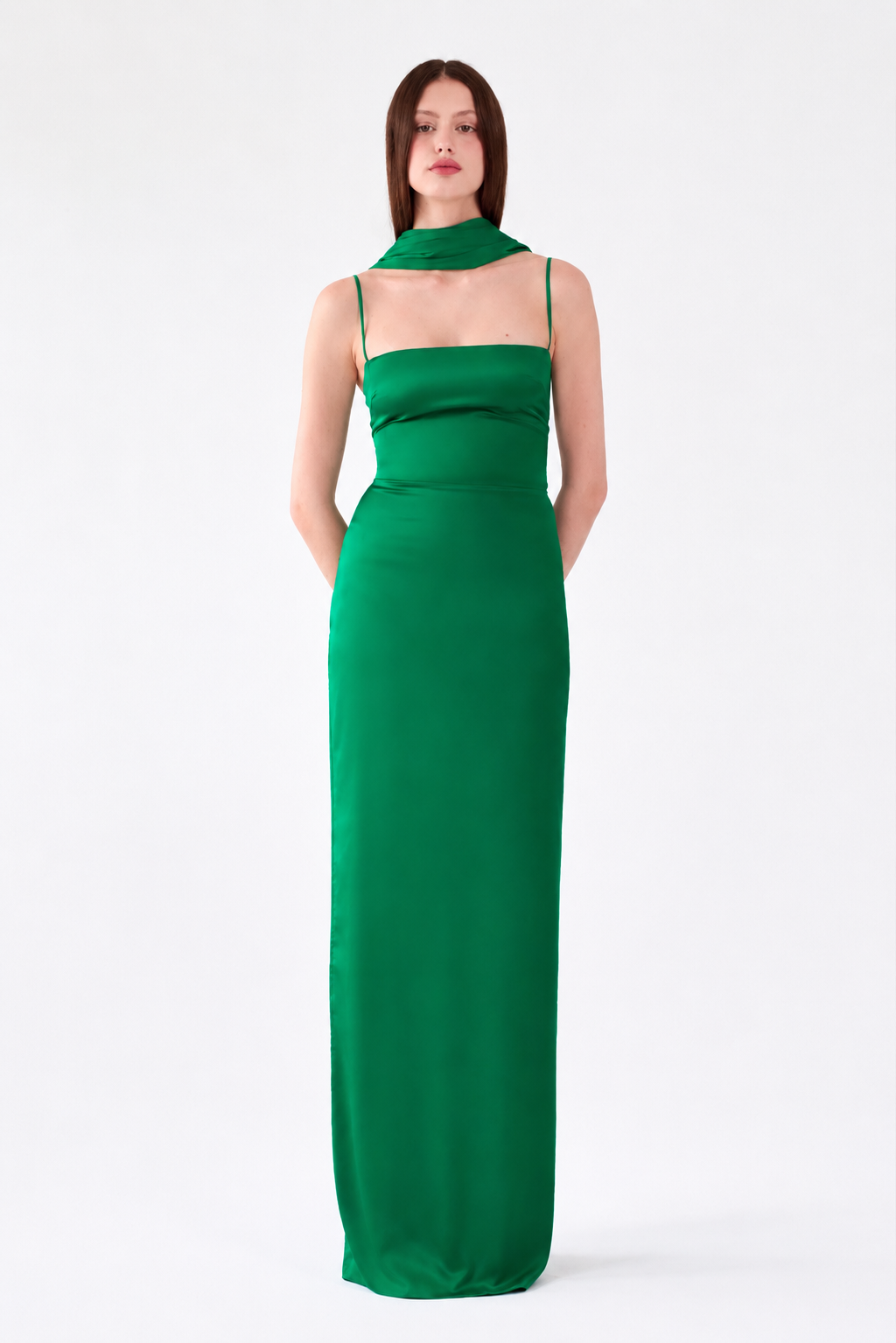 Vestido de Festa Longo Lune MR verde com alças finas e echarpe drapeada
