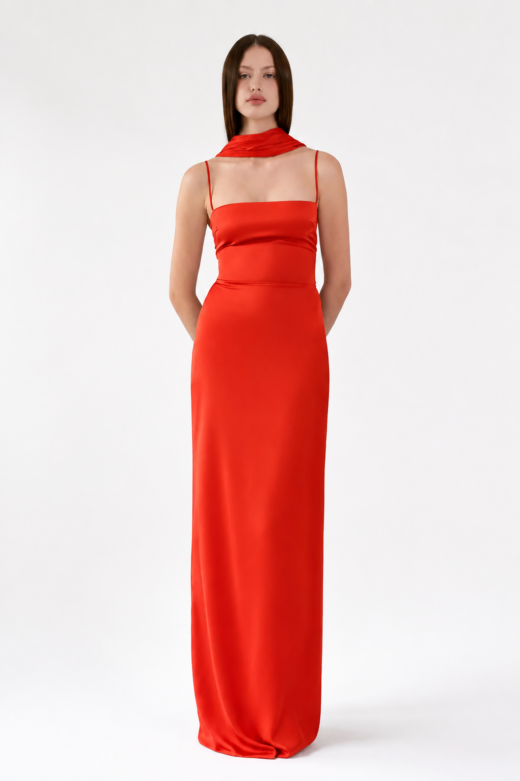Vestido de Festa Longo Lune MR vermelho com alças finas e echarpe drapeada