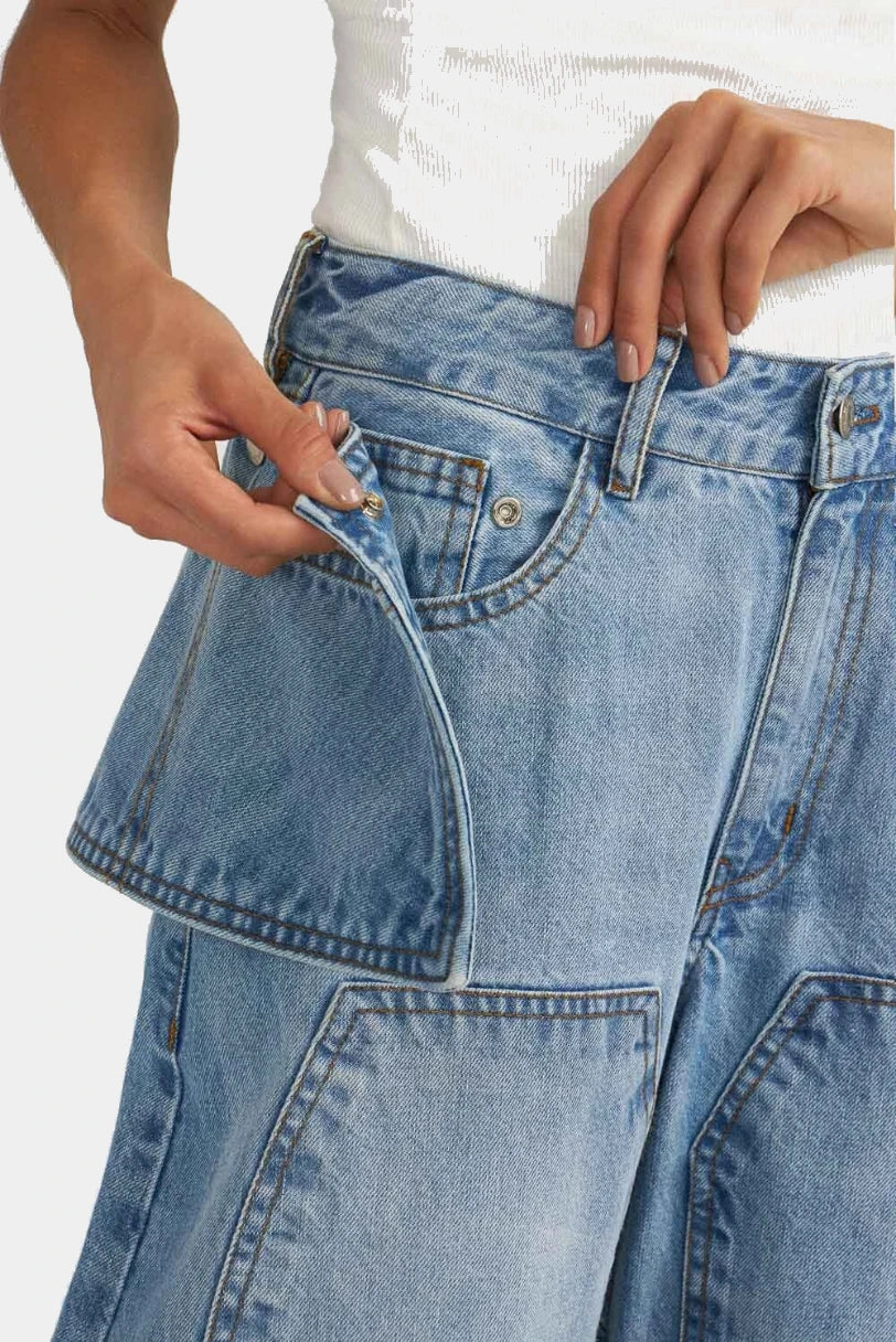 Calça jeans ARC Layer LDnim detalhe do layering utilitário sendo destacado