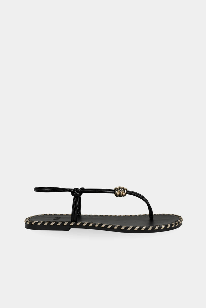 Rasteira Flat Jasmine MR preta de couro, tiras finas e detalhe central dourado, vista lateral