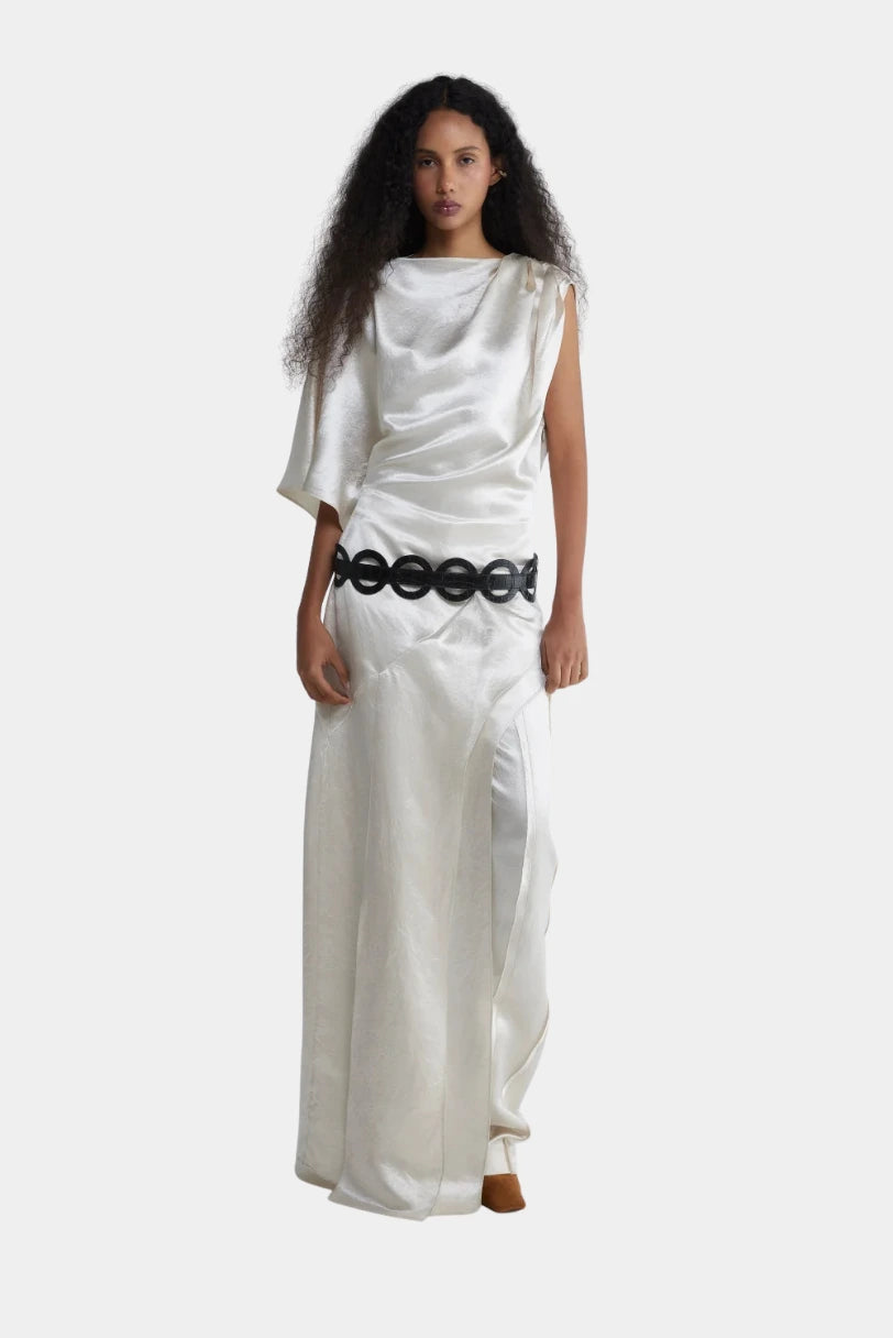 Vestido Ether Francesca cru em look com cinto de couro