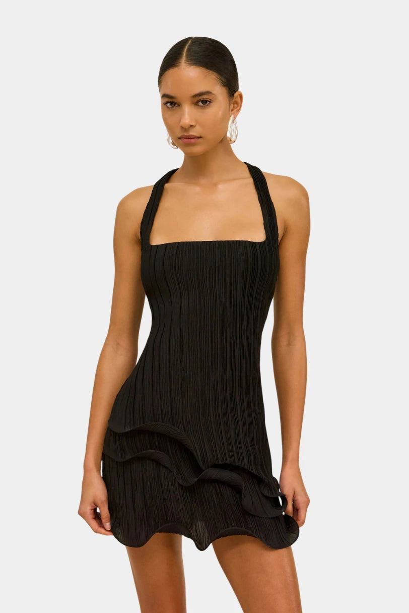 Vestido Marsa Cult Gaia preto com decote quadrado visto de frente