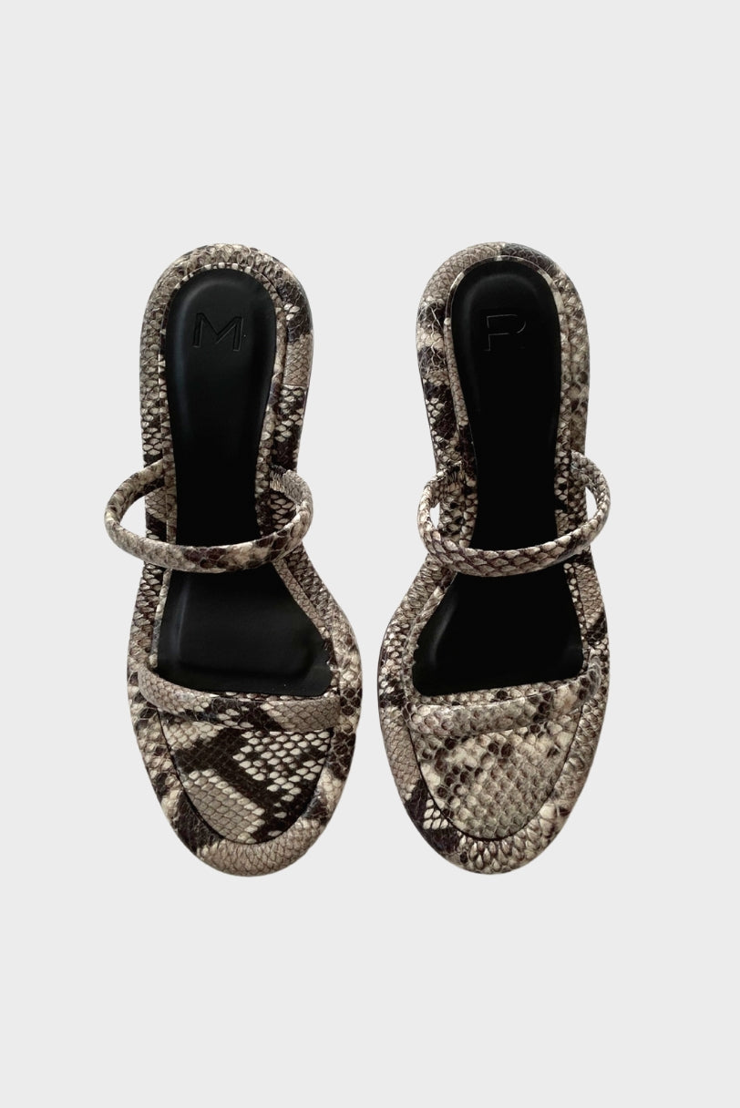 Sandália estampada python com duas tiras vista superior