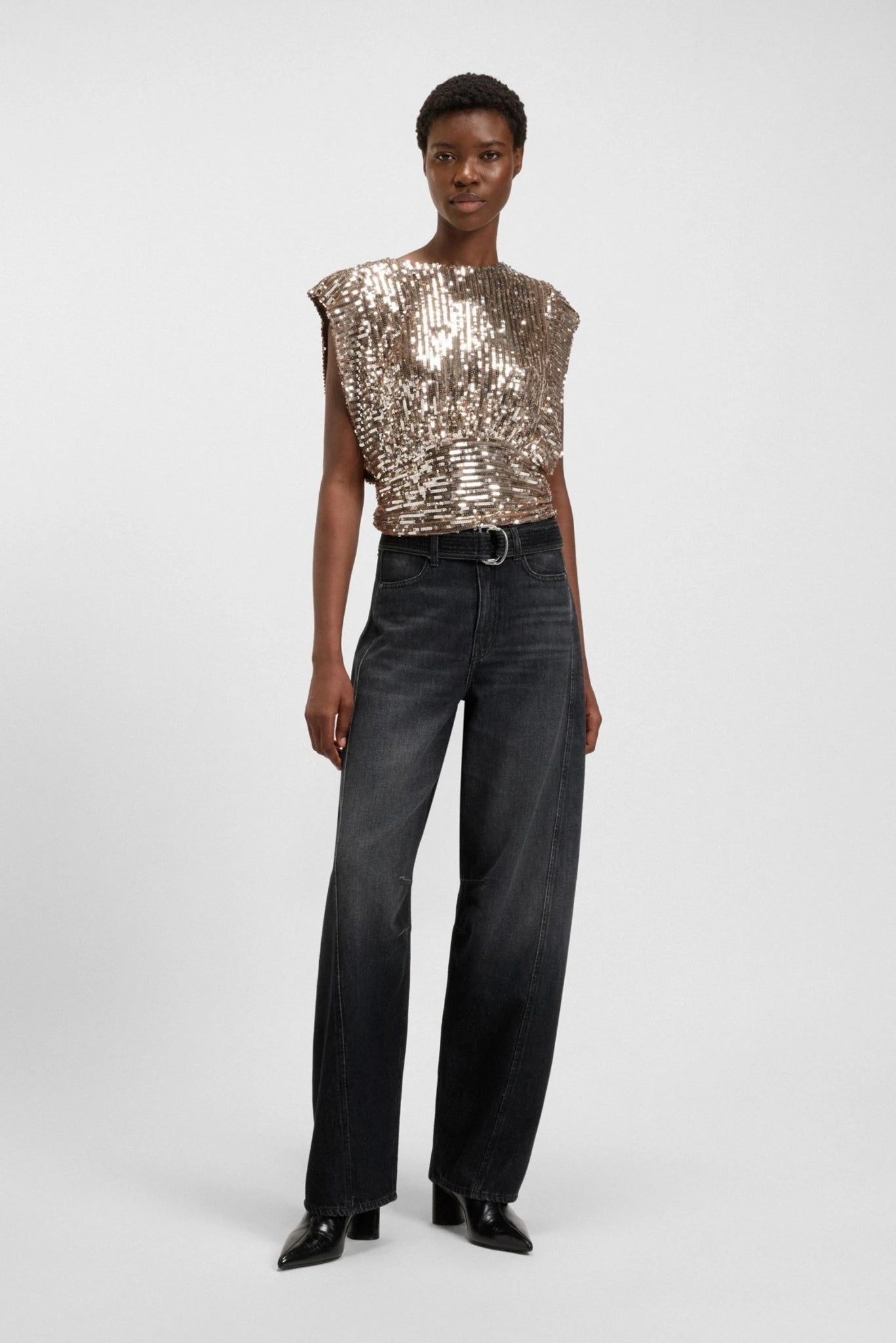 Calça Jeans Beh Hugo Boss preto com modelagem balloon em look feminino