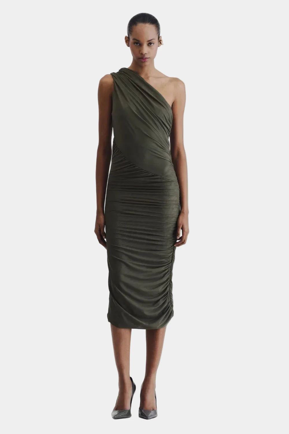 Vestido Velar Midi Drapeado Francesca verde oliva de um ombro só com modelagem ajustada