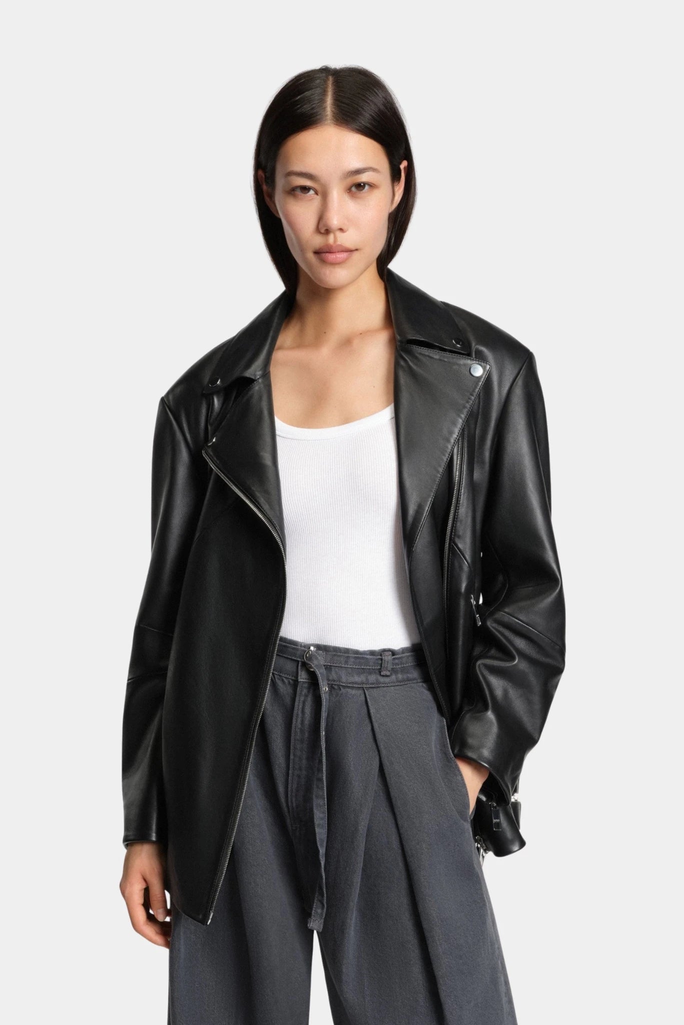 Jaqueta biker preta Hugo Boss em couro com gola ampla e modelagem oversized