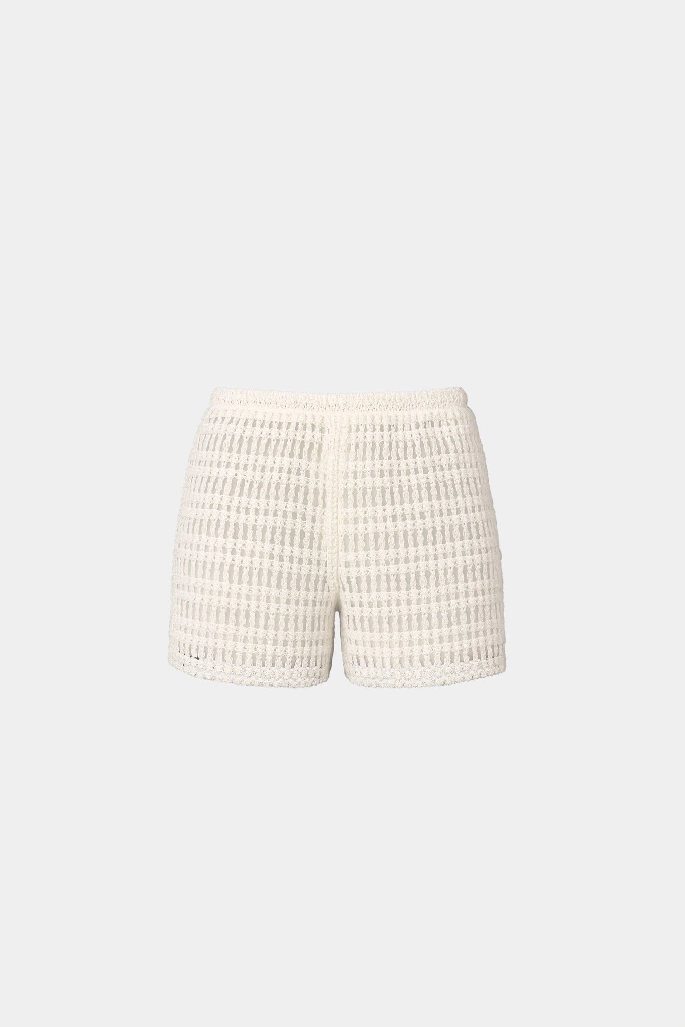 Short Helena Gaia em tricot off-white com trama vazada e modelagem reta