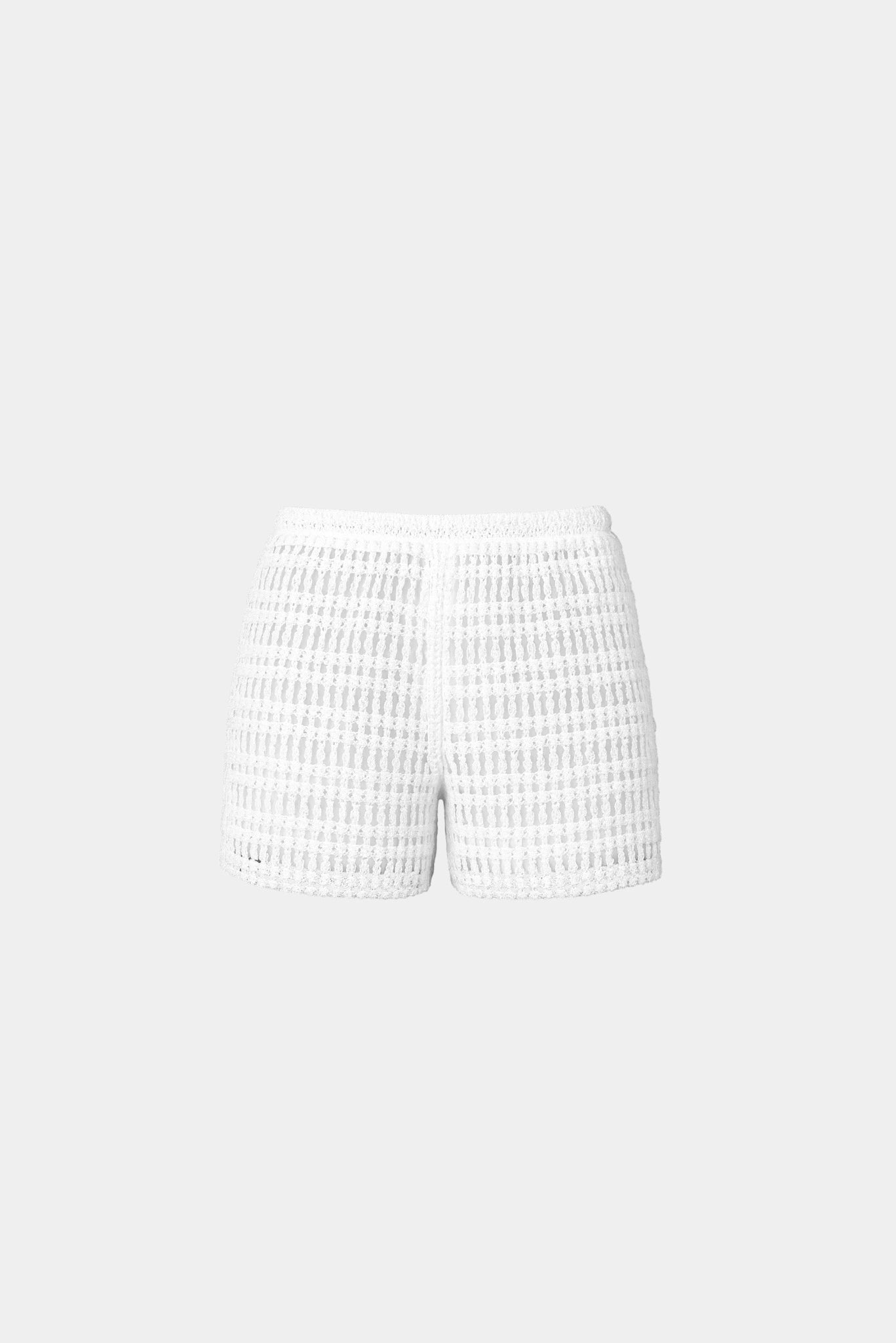 Vista traseira do Short Helena Gaia em tricot off-white com trama vazada