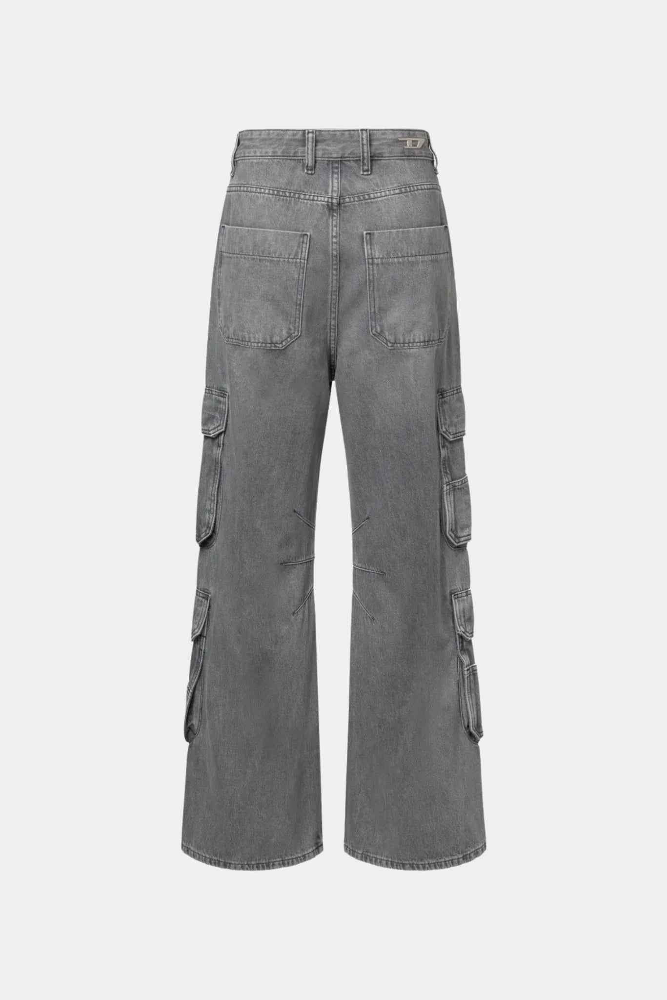 Vista traseira da calça cargo jeans cinza Diesel de modelagem wide leg