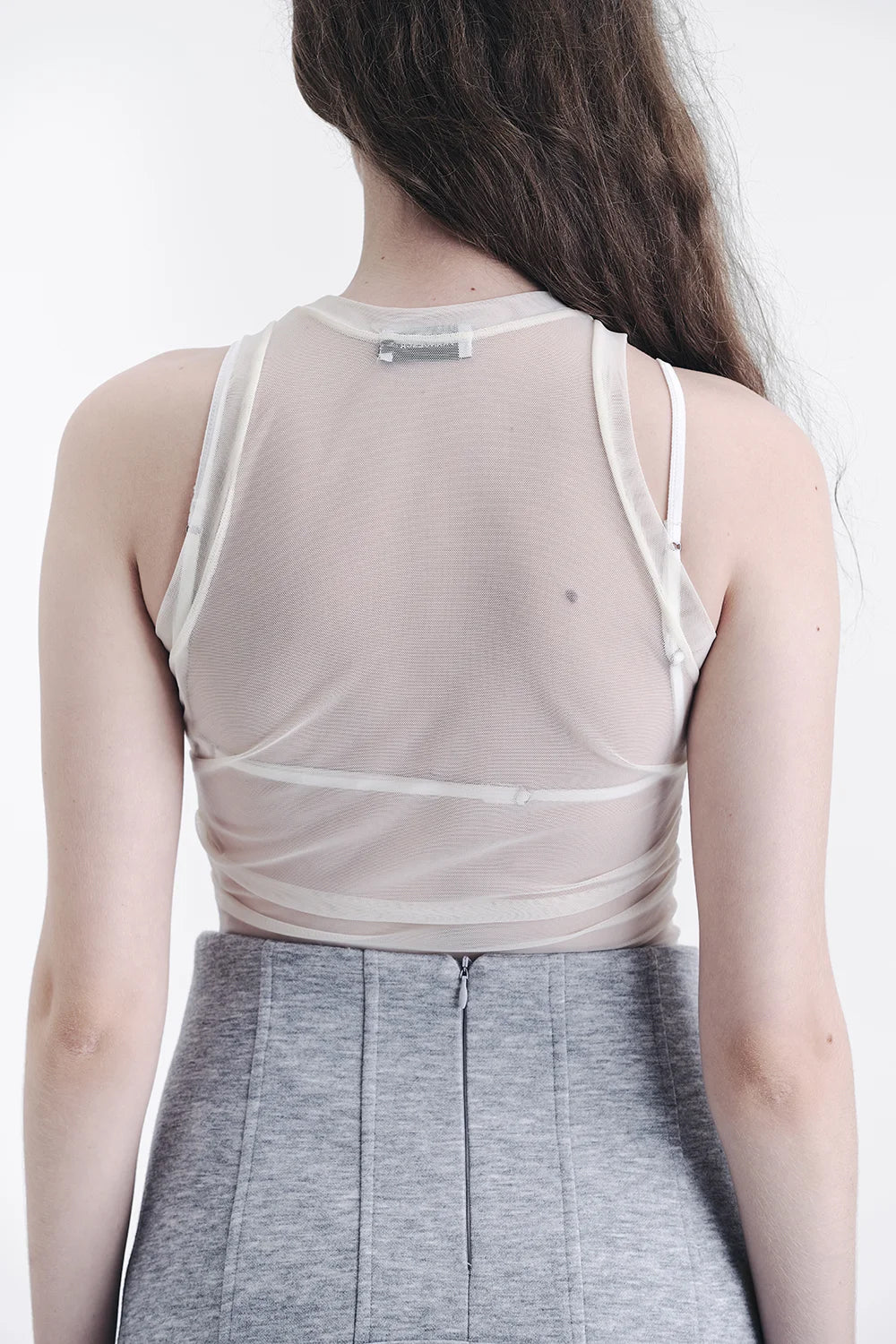 Vista traseira da Regata Flint Tule Francesca off-white em tule transparente