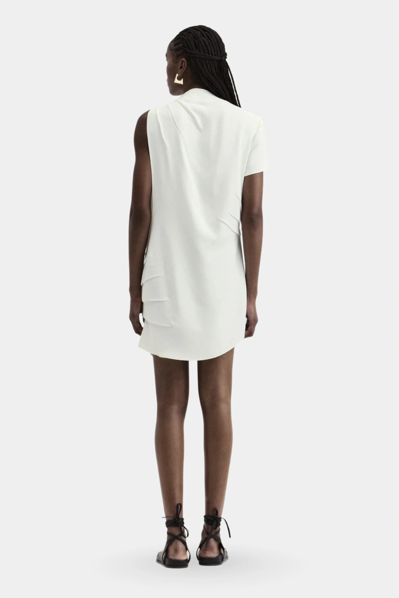 Vestido Juno Mini Francesca off-white com costas fechadas e modelagem reta