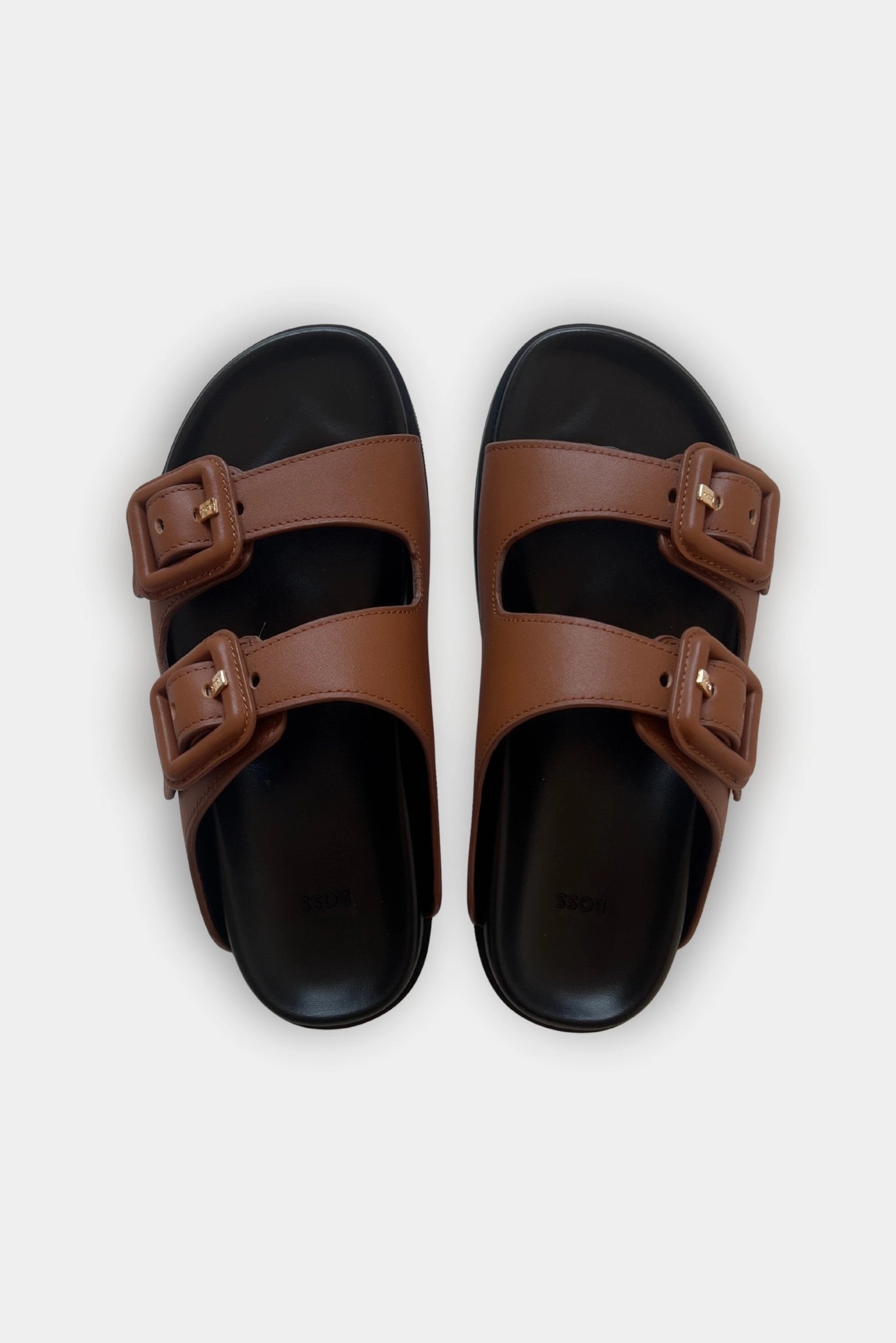 Chinelo Freyah Slide Hugo Boss marrom com design de tiras duplas